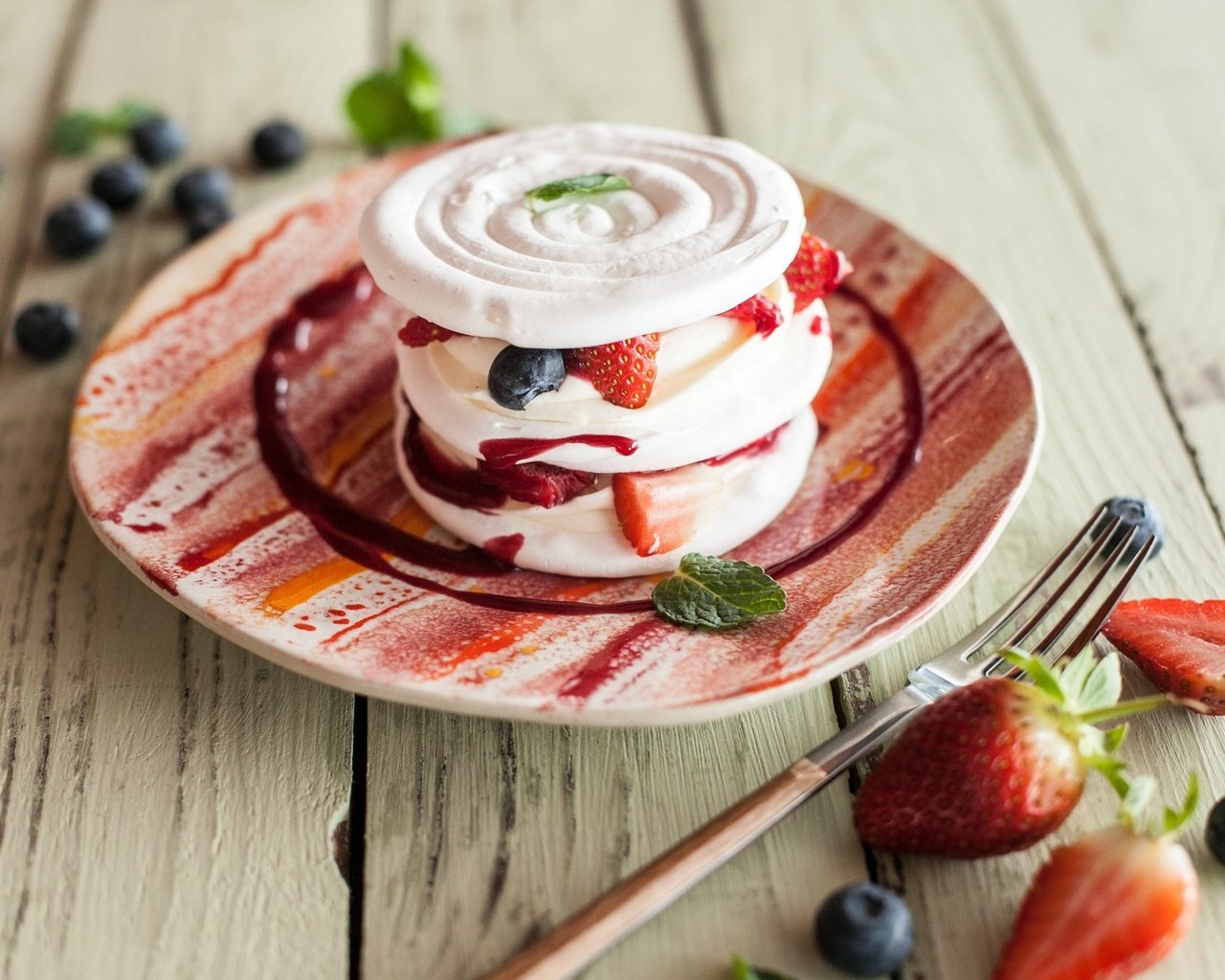 Обои мороженое, клубника, ягоды, черника, десерт, ice cream, strawberry, berries, blueberries, dessert разрешение 2048x1339 Загрузить