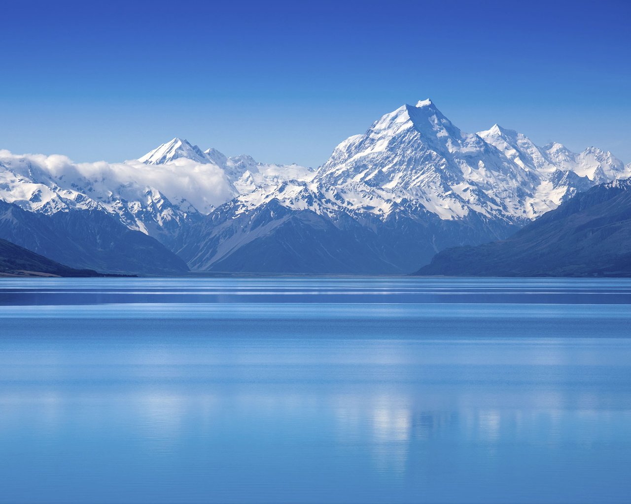 Обои небо, озеро, горы, пейзаж, снежная вершина, the sky, lake, mountains, landscape, snow peak разрешение 2560x1600 Загрузить