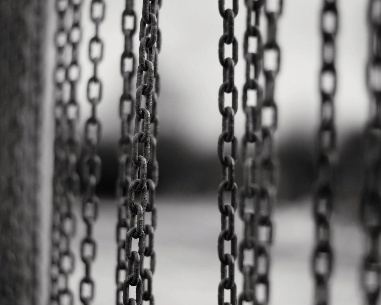 Обои металл, фон, чёрно-белое, цепь, цепи, metal, background, black and white, chain разрешение 2560x1600 Загрузить