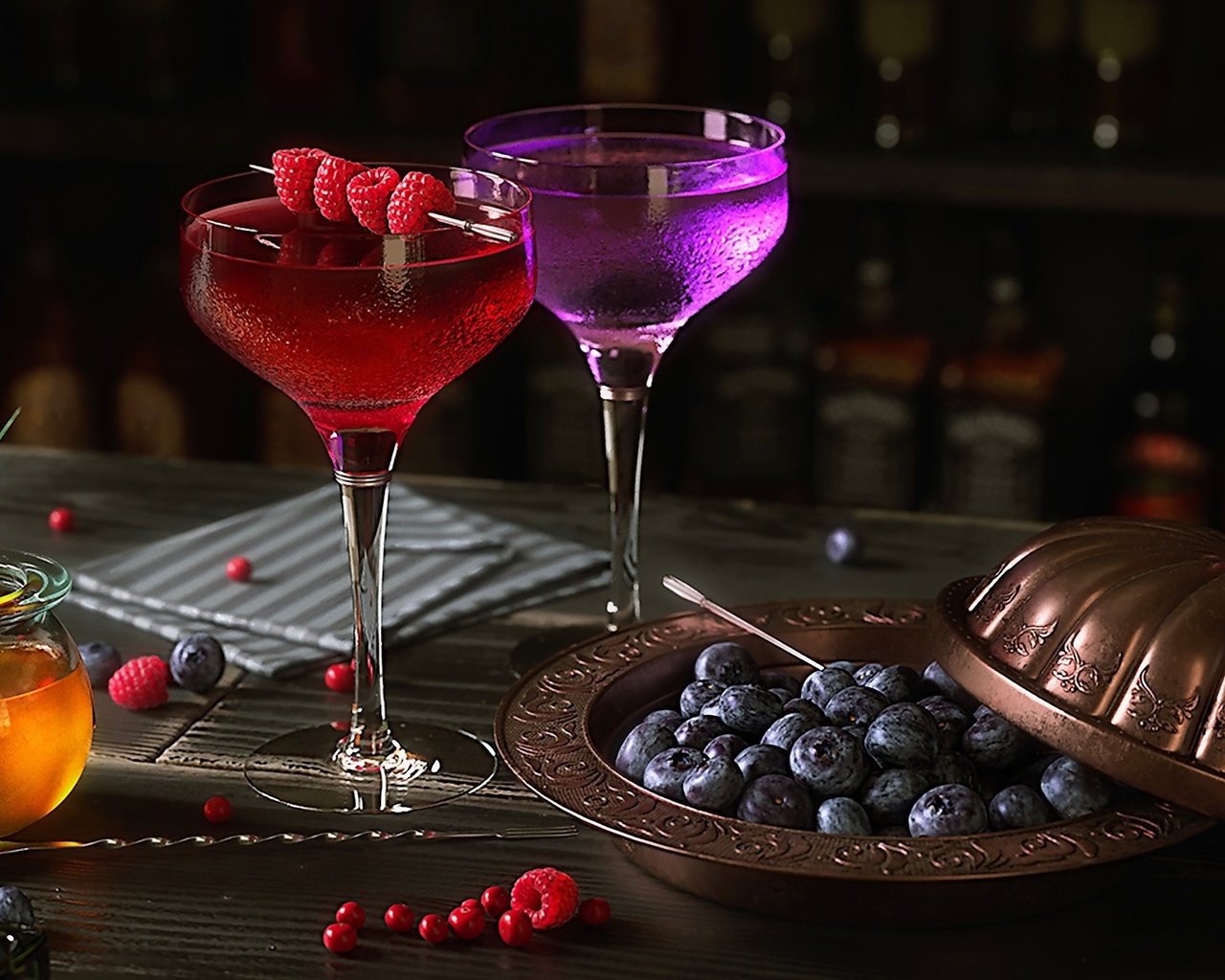 Обои малина, ягоды, коктейль, черника, алкоголь, ликер, фужеры, raspberry, berries, cocktail, blueberries, alcohol, liqueur, glasses разрешение 2846x1576 Загрузить