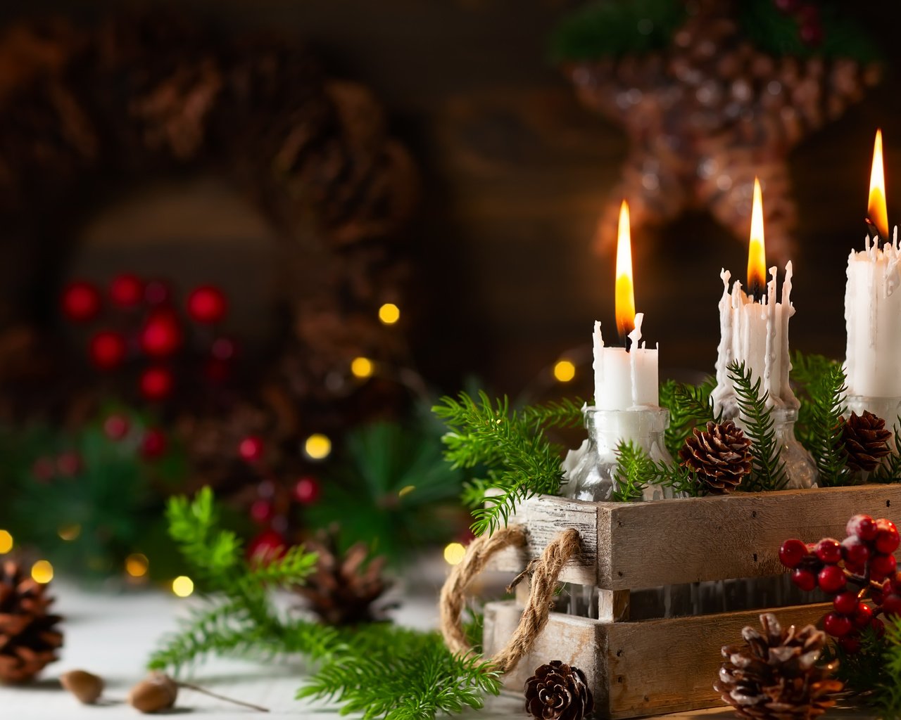 Обои свечи, ящик, новый год, композиция, елка, хвоя, ветки, праздник, рождество, шишки, candles, box, new year, composition, tree, needles, branches, holiday, christmas, bumps разрешение 5486x3358 Загрузить
