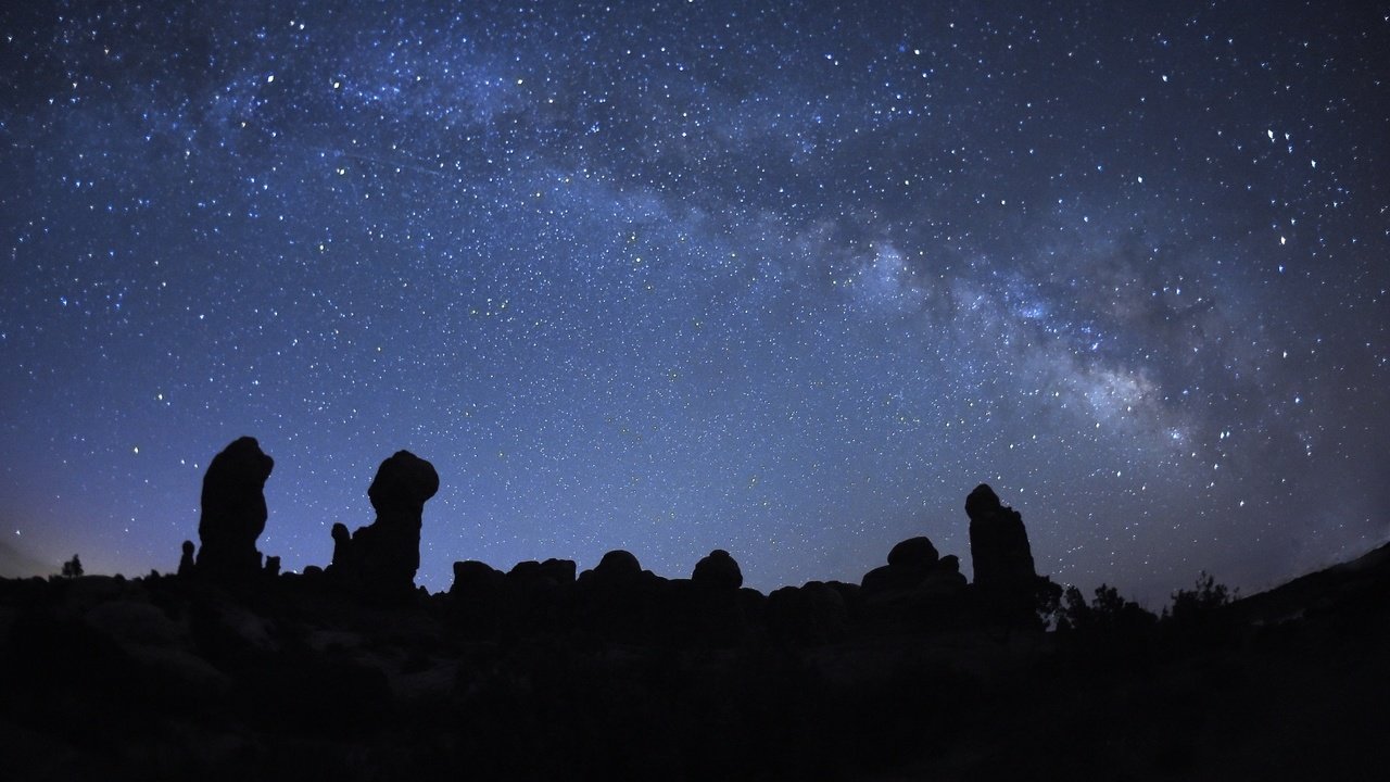 Обои небо, ночь, звезды, млечный путь, национальный парк арки, the sky, night, stars, the milky way, arches national park разрешение 2048x1350 Загрузить