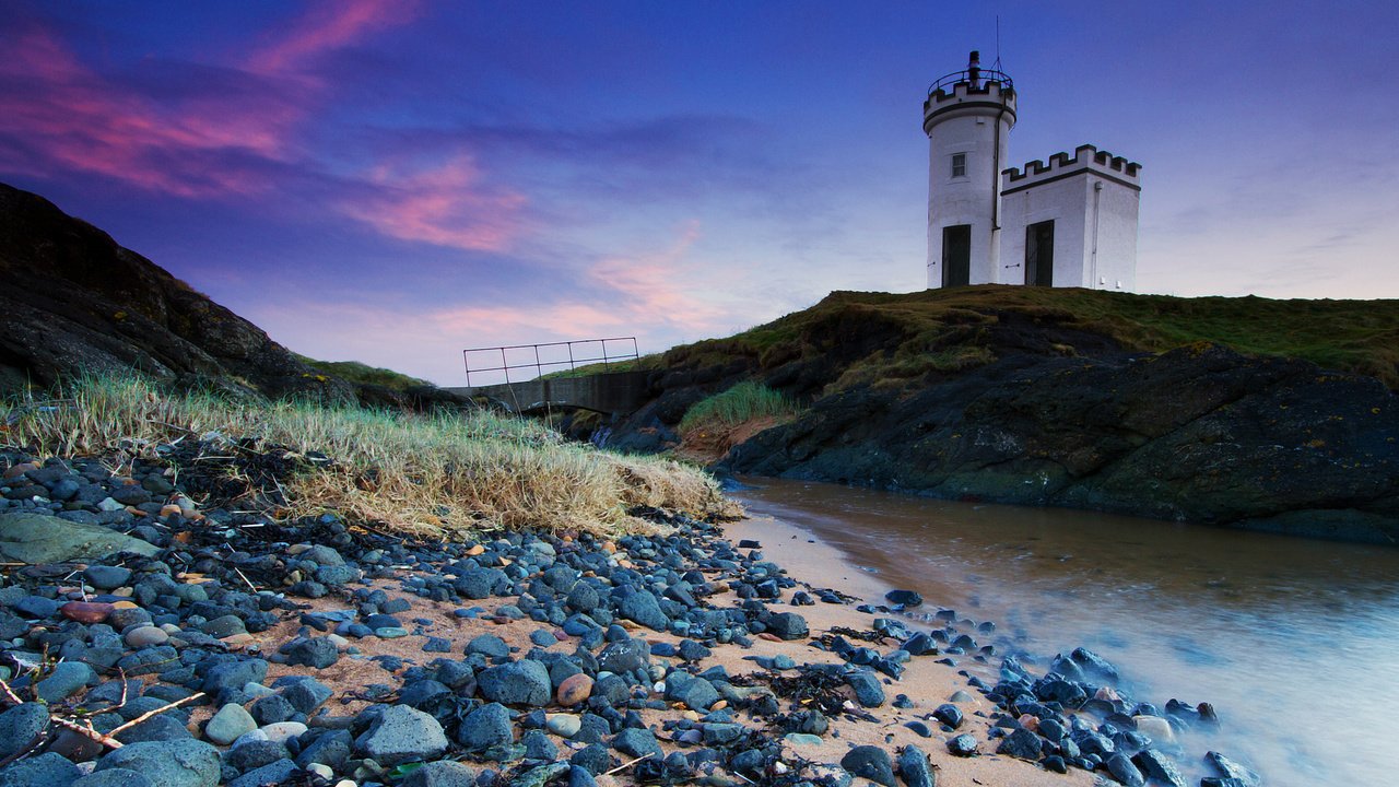 Обои трава, ручей, маяк, великобритания, англия, холм, шотландия, grass, stream, lighthouse, uk, england, hill, scotland разрешение 1920x1200 Загрузить