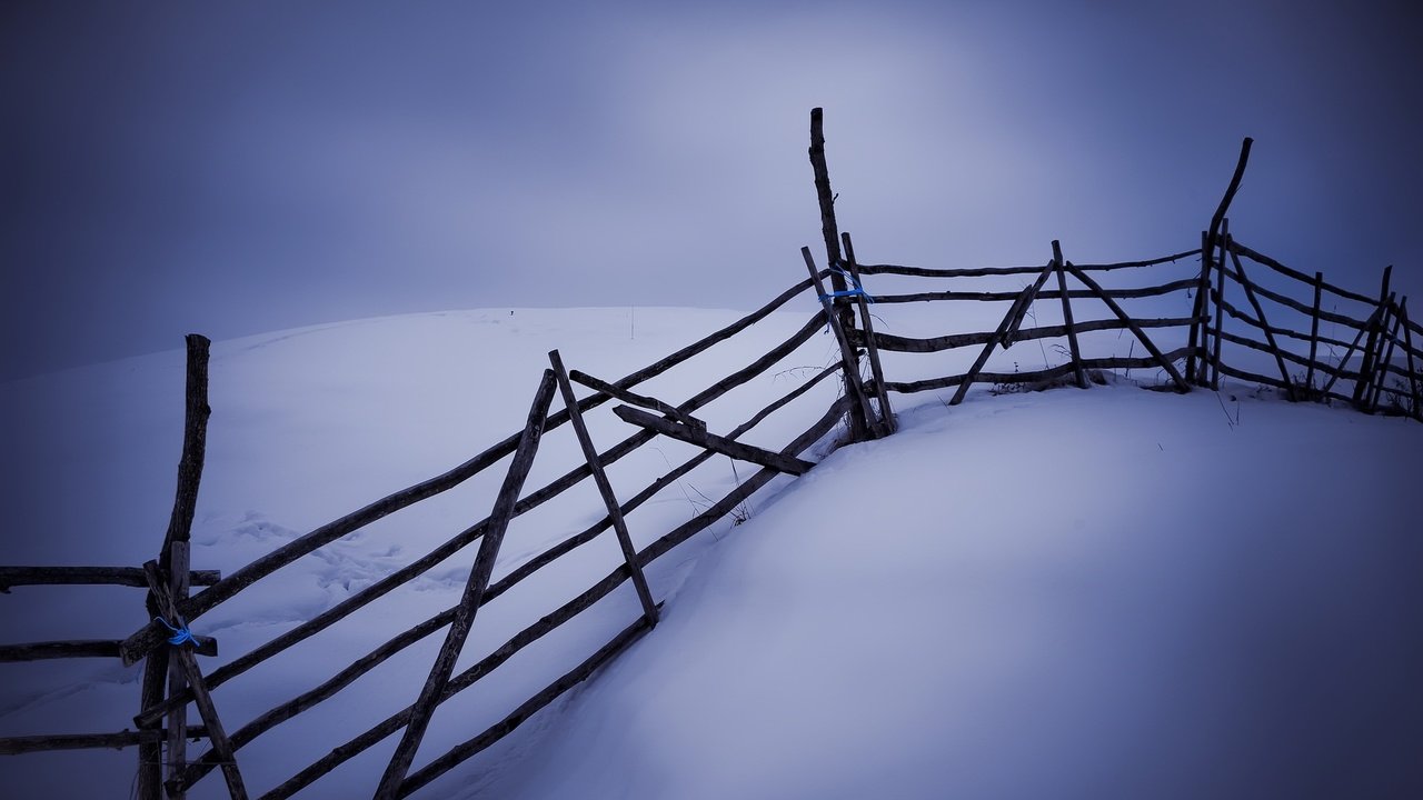 Обои природа, зима, забор, nature, winter, the fence разрешение 2047x1282 Загрузить