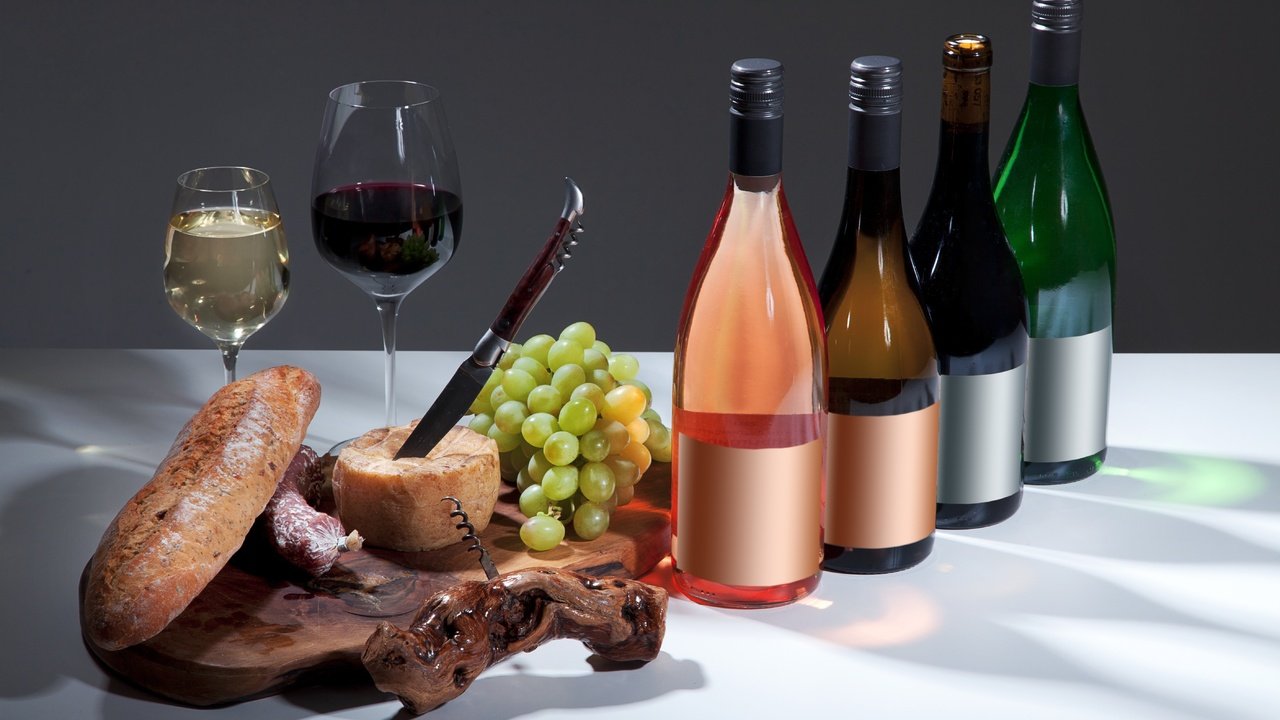 Обои виноград, сыр, хлеб, вино, напитки, бокалы, grapes, cheese, bread, wine, drinks, glasses разрешение 5616x3744 Загрузить