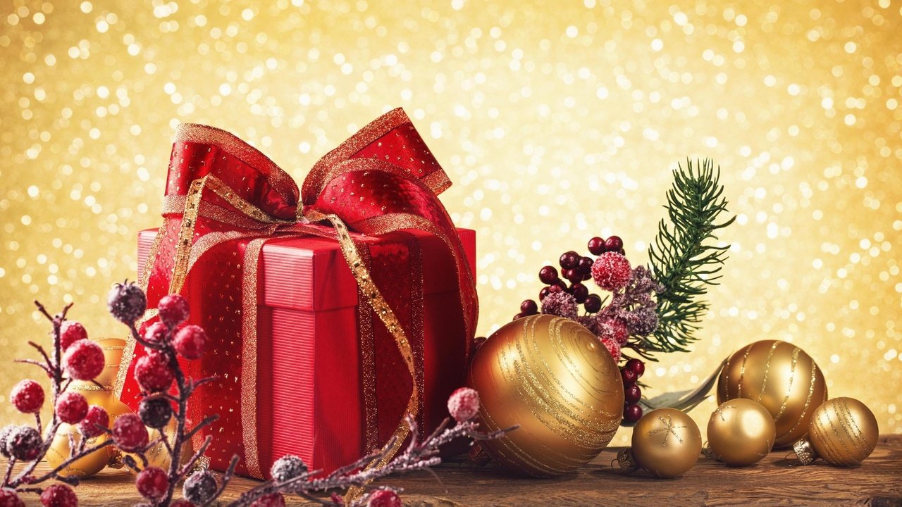 Обои новый год, шары, подарки, игрушки, ягоды, праздники, рождество, new year, balls, gifts, toys, berries, holidays, christmas разрешение 2560x1600 Загрузить
