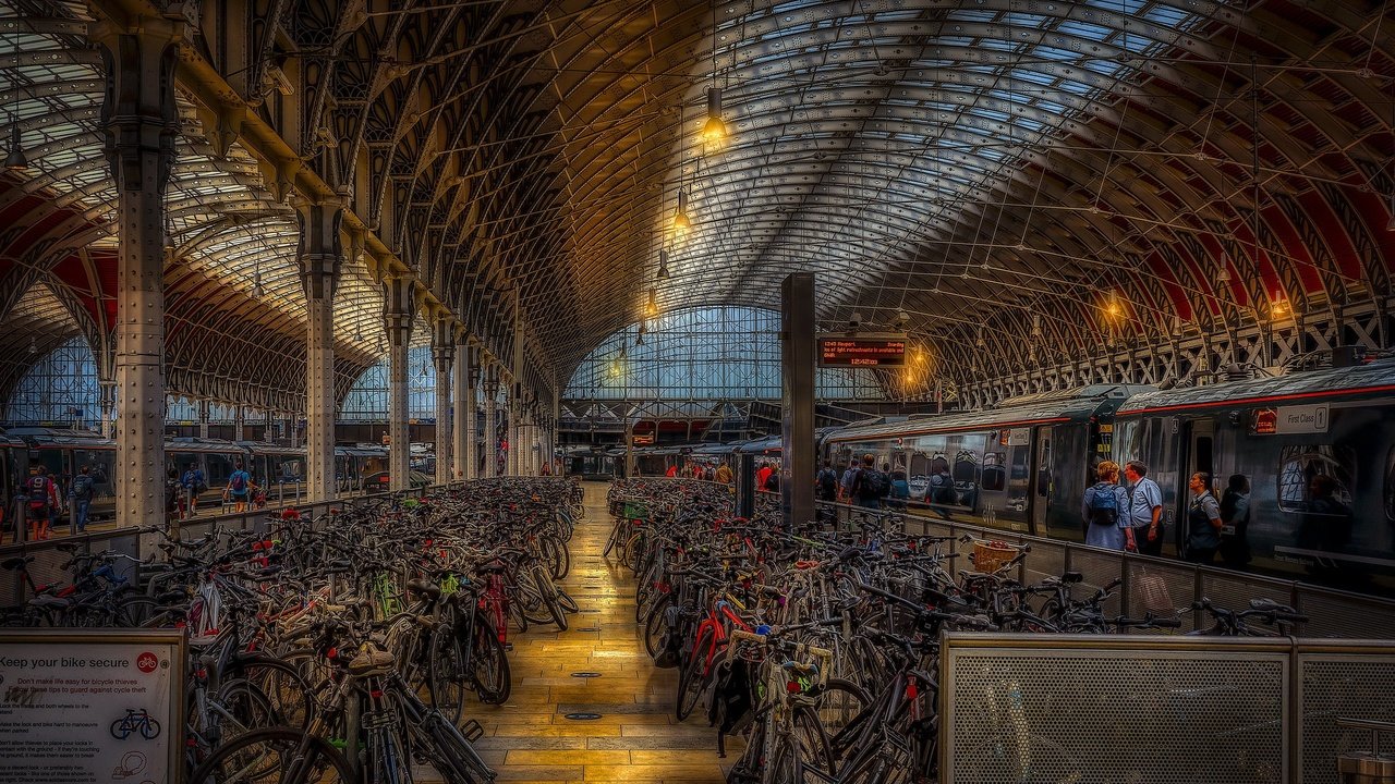 Обои англия, вестминстер, on your bike, england, westminster разрешение 2047x1283 Загрузить