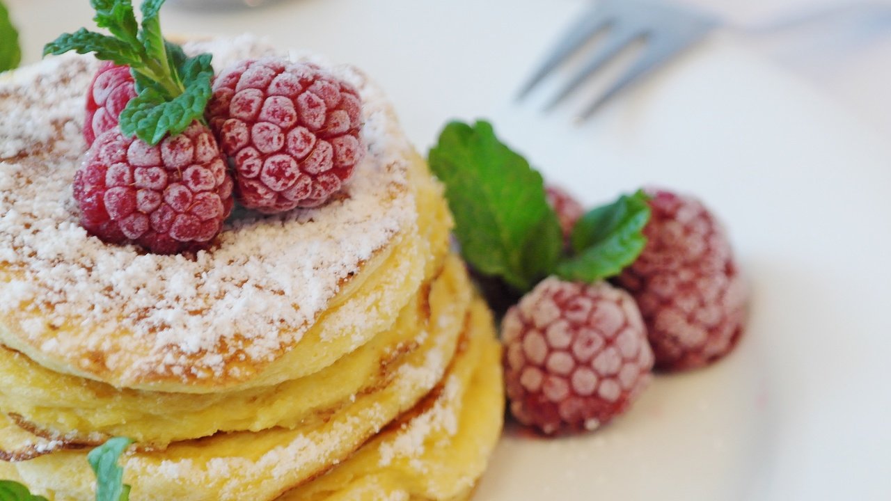 Обои малина, ягоды, завтрак, сахарная пудра, оладьи, raspberry, berries, breakfast, powdered sugar, pancakes разрешение 4743x3077 Загрузить