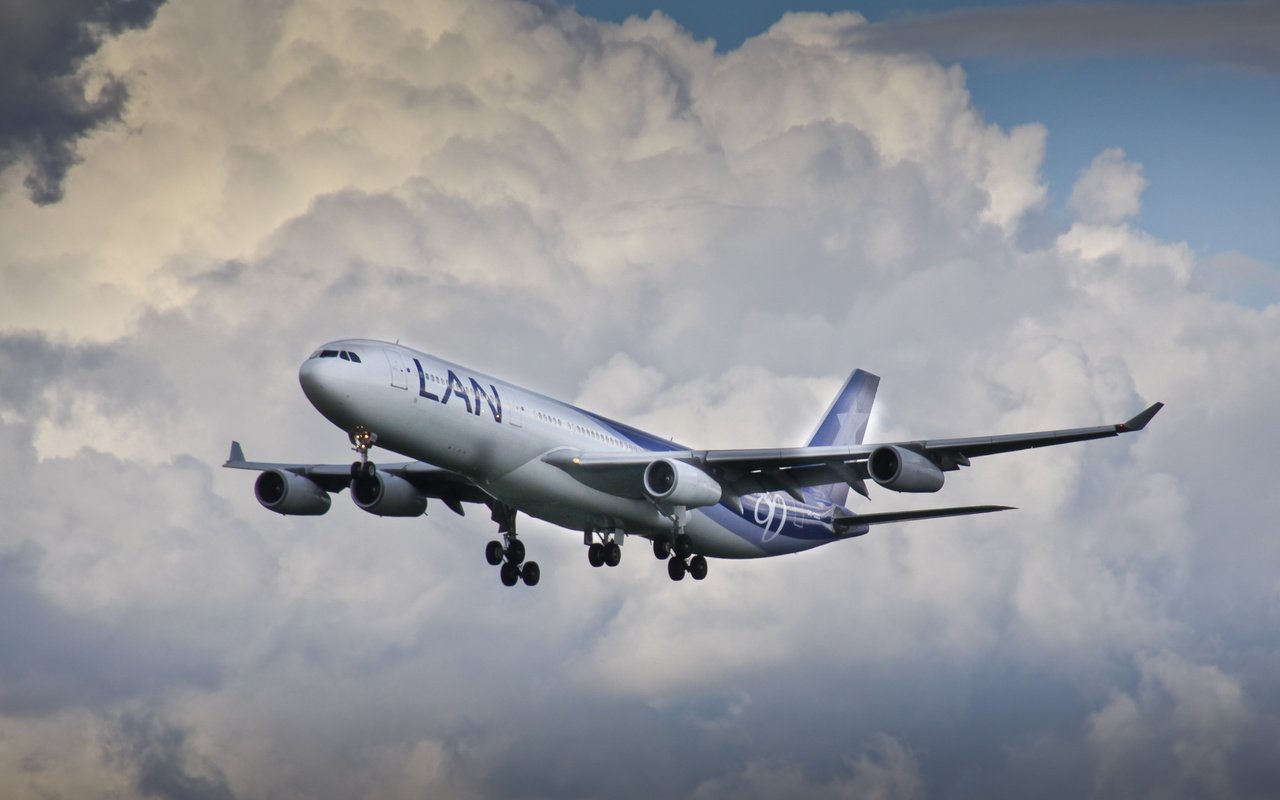 Обои облака, полет, airbus, a340, clouds, flight разрешение 4042x2699 Загрузить