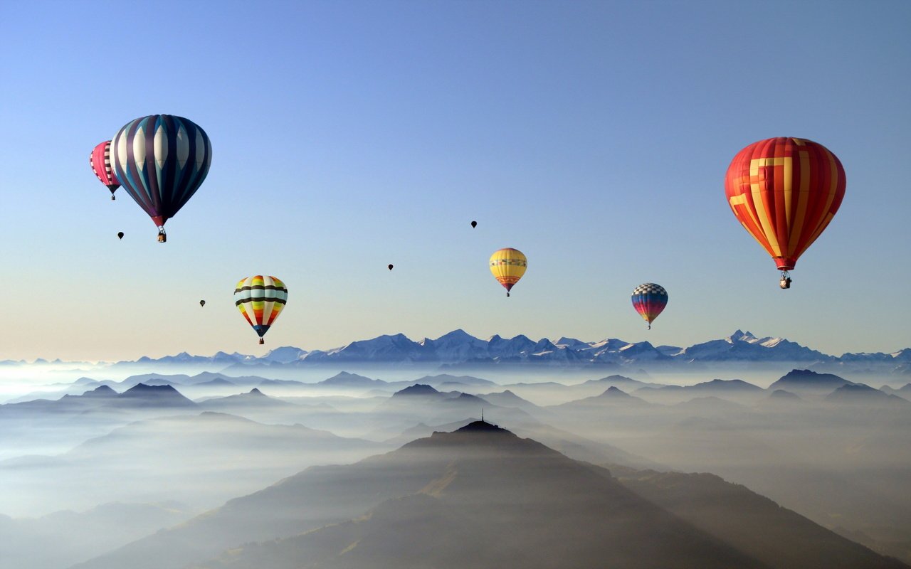 Обои небо, горы, природа, шары, туман, спорт, воздушные шары, the sky, mountains, nature, balls, fog, sport, balloons разрешение 2560x1600 Загрузить