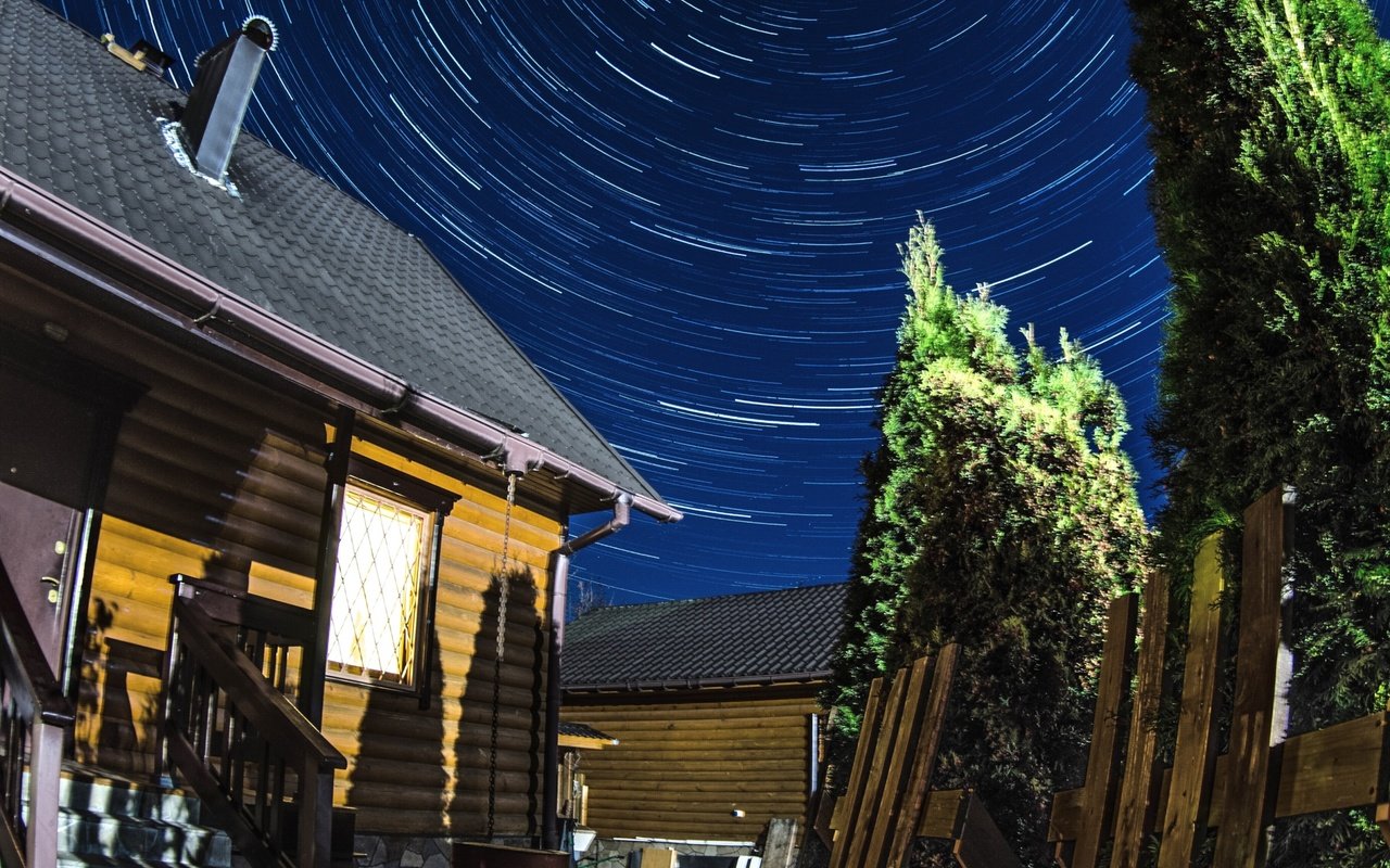 Обои небо, ночное небо, aristovart, тверь, startrails, звездные треки, the sky, the night sky, tver, star tracks разрешение 2416x1600 Загрузить