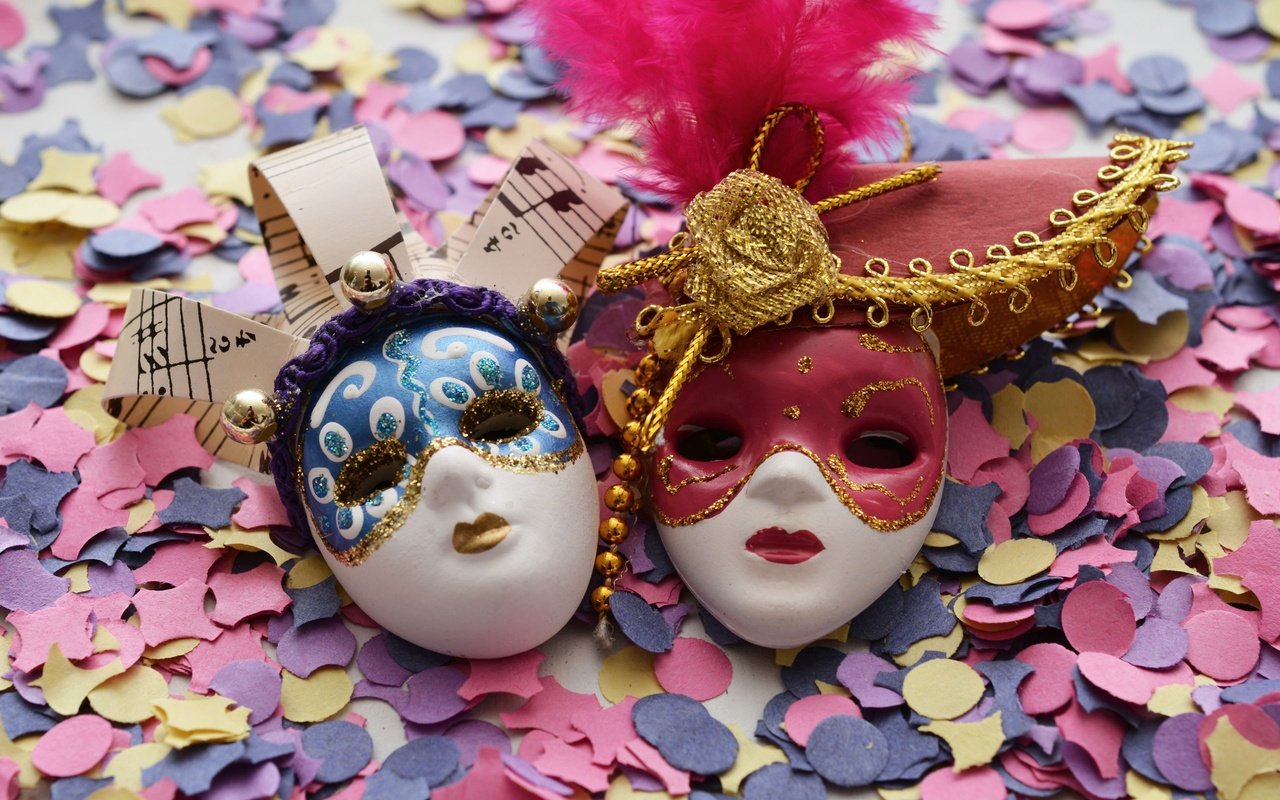 Обои праздник, маски, карнавал, конфетти, holiday, mask, carnival, confetti разрешение 3840x2560 Загрузить