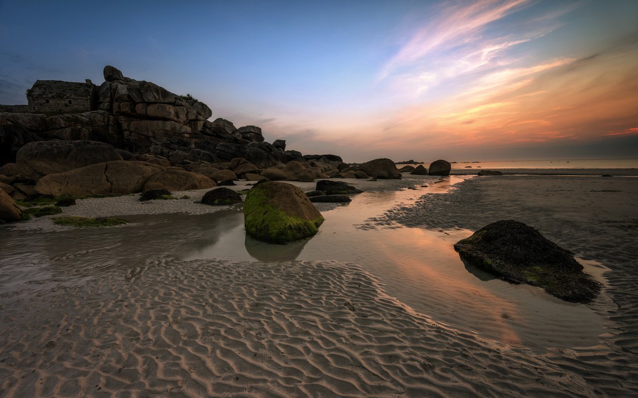 Обои скалы, камни, пейзаж, море, песок, пляж, франция, francois le rumeur, kerfissien, rocks, stones, landscape, sea, sand, beach, france разрешение 3840x2400 Загрузить