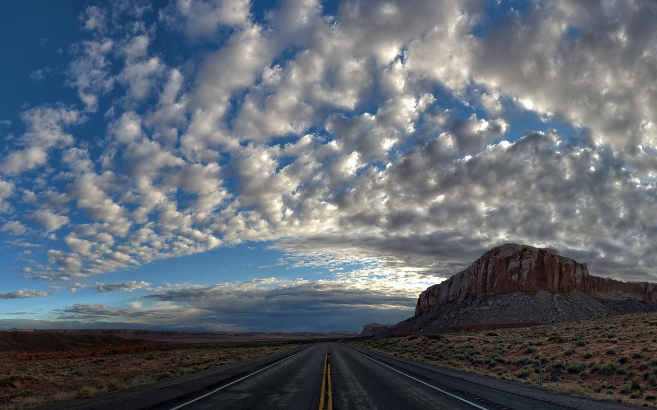 Обои небо, дорога, облака, природа, пейзаж, поле, пустыня, гора, the sky, road, clouds, nature, landscape, field, desert, mountain разрешение 2048x1110 Загрузить