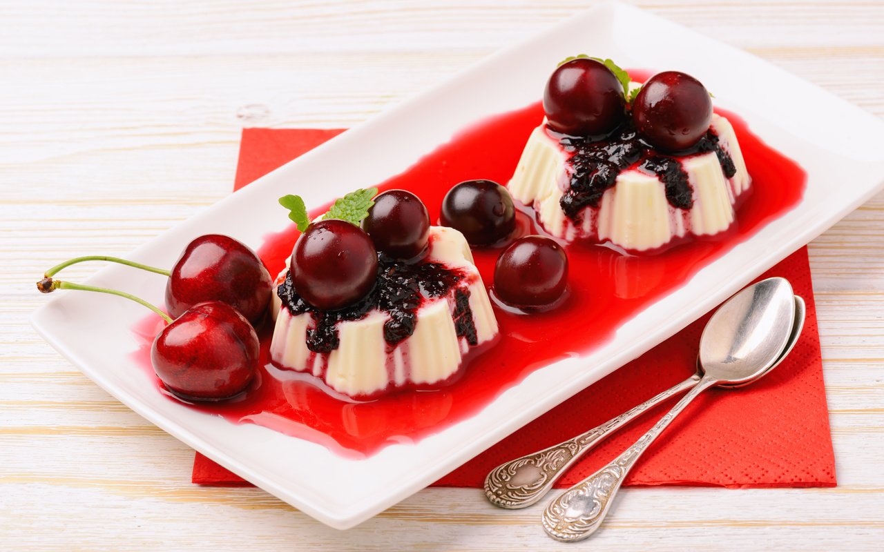 Обои мята, ягоды, вишня, сладость, десерт, соус, mint, berries, cherry, the sweetness, dessert, sauce разрешение 4754x3164 Загрузить