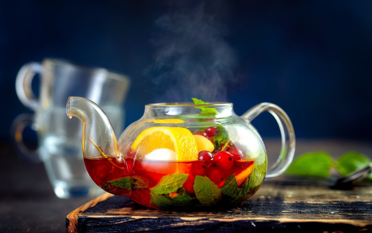 Обои мята, фрукты, лимон, чай, чайник, mint, fruit, lemon, tea, kettle разрешение 2112x1188 Загрузить