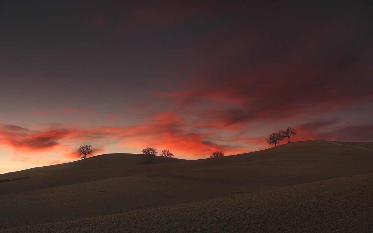 Обои облака, деревья, холмы, clouds, trees, hills разрешение 2500x1406 Загрузить