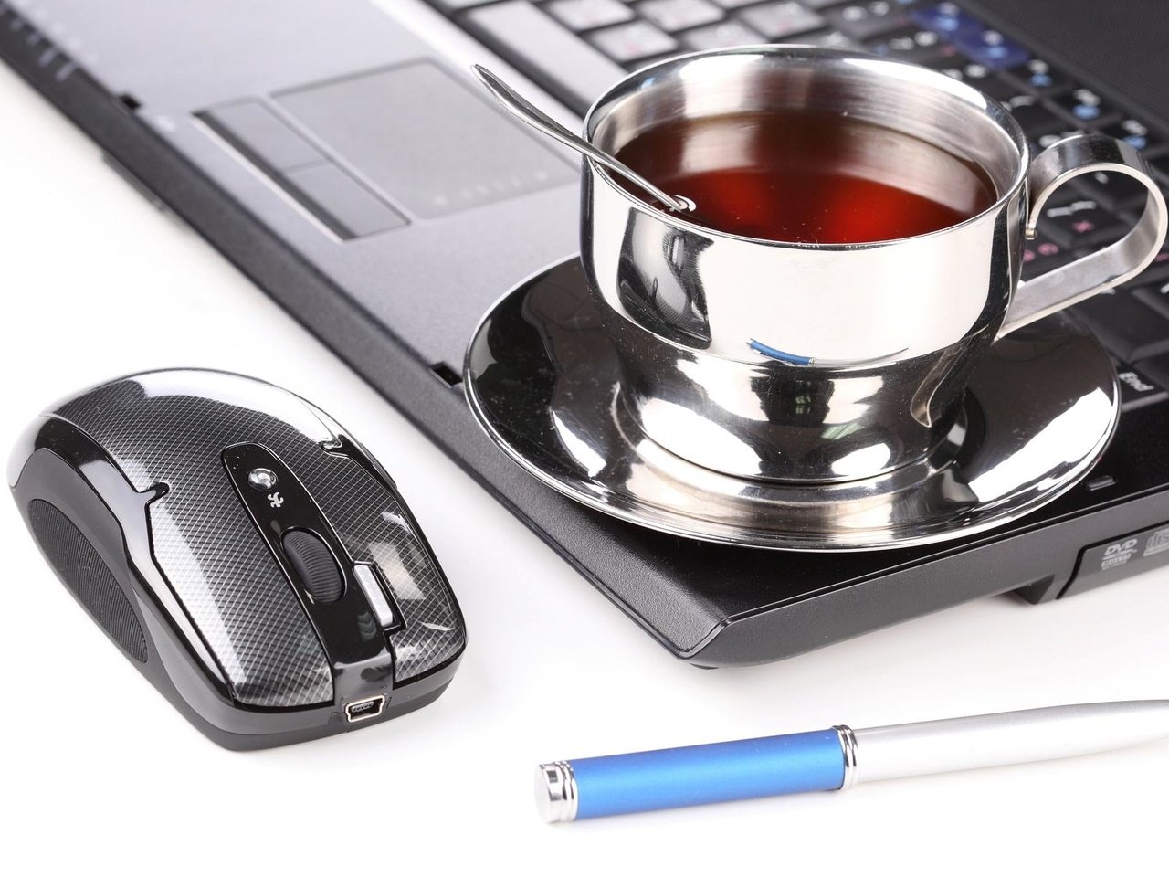 Обои ручка, стол, офис, мышь, чай, ноутбук, handle, table, office, mouse, tea, laptop разрешение 1920x1200 Загрузить