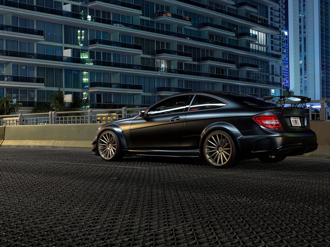 Обои блака, c-klasse, c63, амг, мерседес-бенц, rear, black, amg, mercedes-benz разрешение 1920x1200 Загрузить