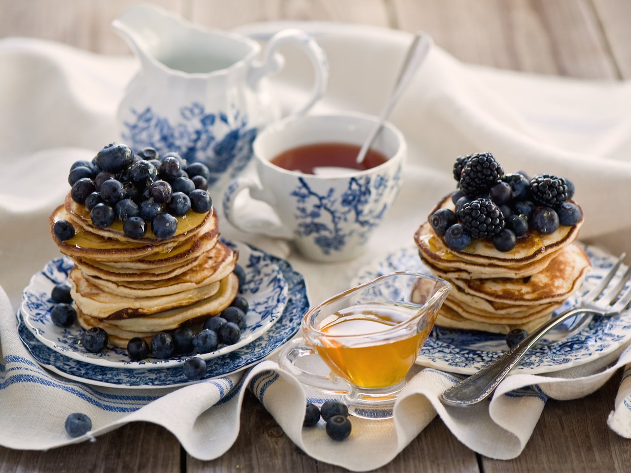 Обои черника, блинчики, блины, оладьи, голубика, anna verdina, blueberries, pancakes разрешение 2000x1307 Загрузить