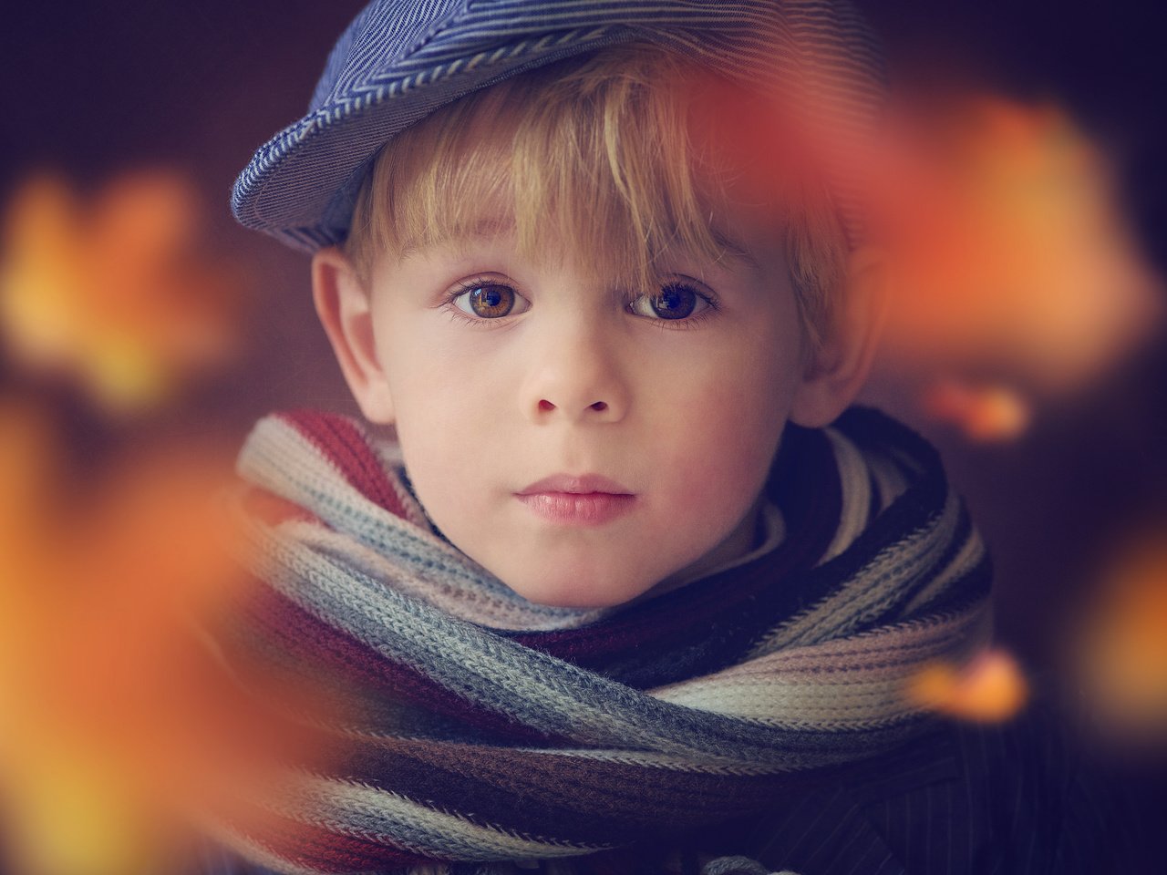 Обои взгляд, лицо, ребенок, мальчик, кепка, шарф, look, face, child, boy, cap, scarf разрешение 2048x1365 Загрузить