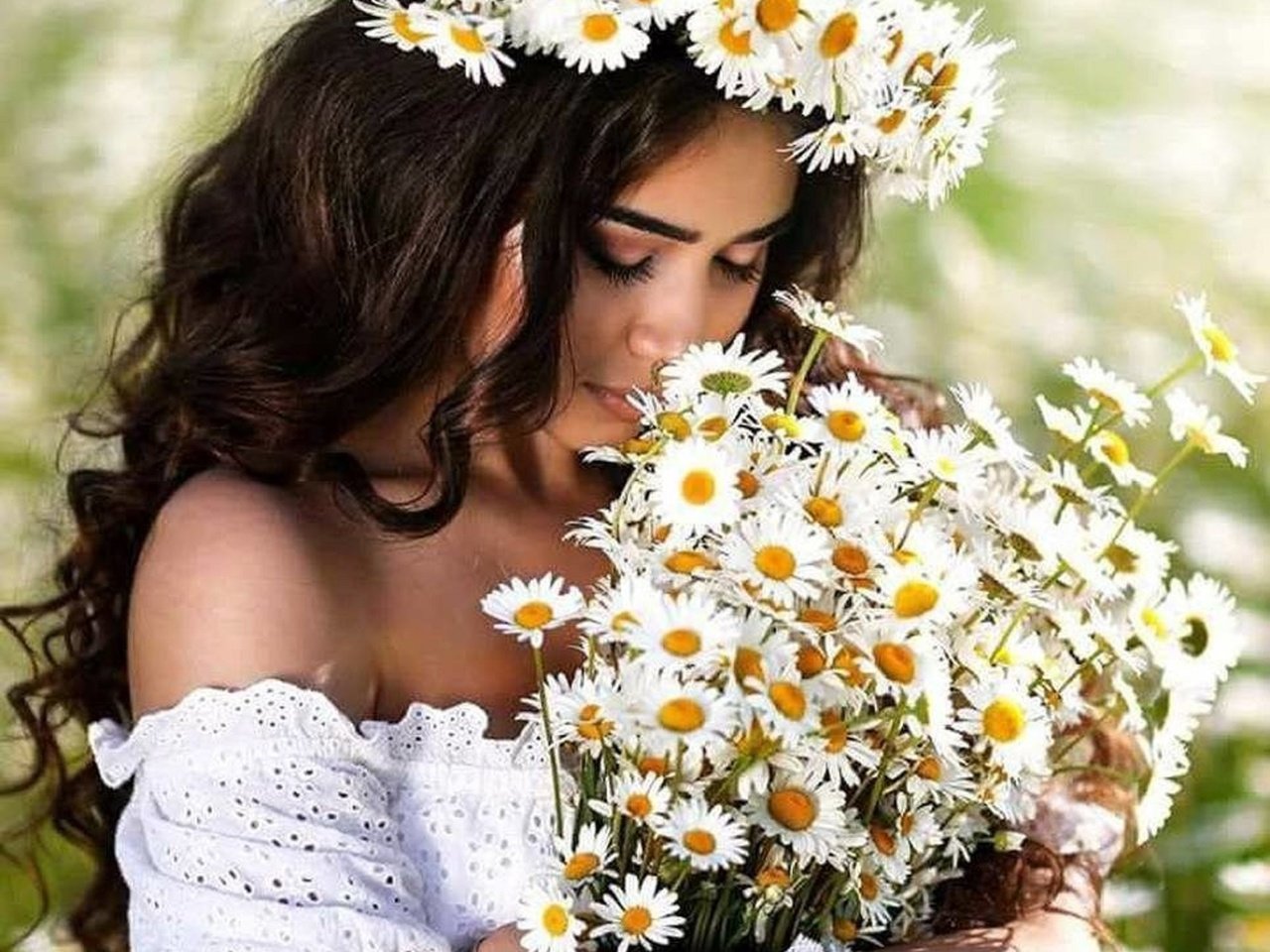 Обои девушка, поле, брюнетка, лето, ромашки, венок, girl, field, brunette, summer, chamomile, wreath разрешение 1965x2036 Загрузить