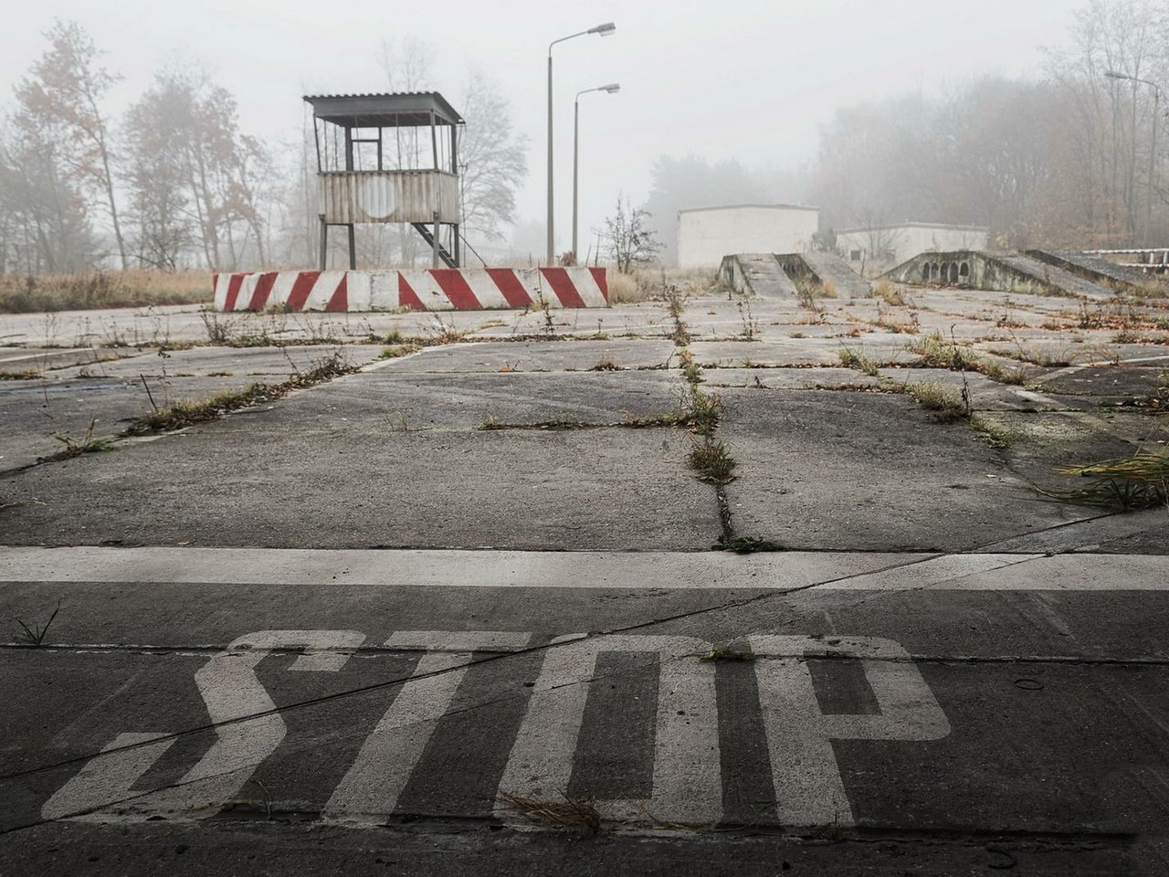 Обои туман, че, за, затоп, место, шлагбаум, непонятно, fog, th, for, stop, place, the barrier, it is not clear разрешение 2048x1365 Загрузить