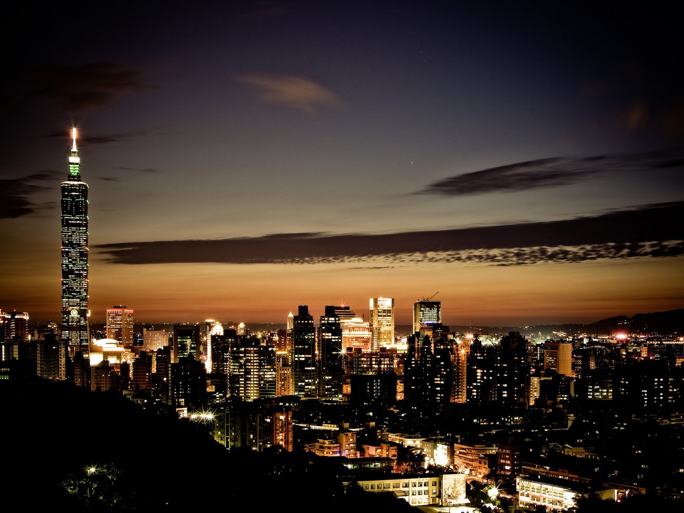 Обои ночь, огни, тайбэй, тайвань, night, lights, taipei, taiwan разрешение 2560x1600 Загрузить