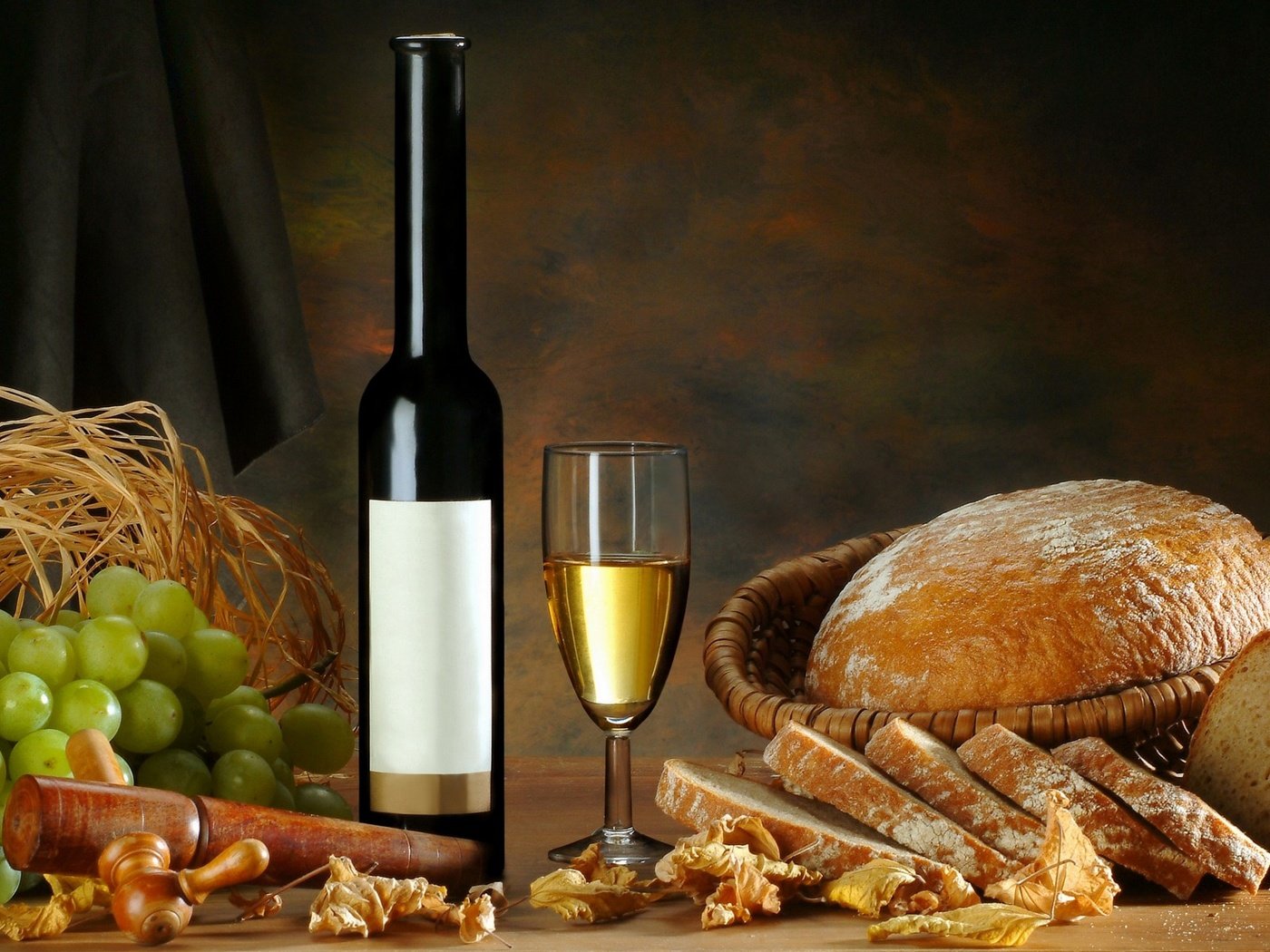 Обои листья, виноград, бокал, хлеб, вино, белое, бутылка, leaves, grapes, glass, bread, wine, white, bottle разрешение 1920x1200 Загрузить