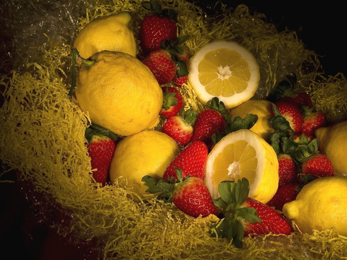 Обои фрукты, клубника, ягоды, лимоны, fruit, strawberry, berries, lemons разрешение 2048x1365 Загрузить