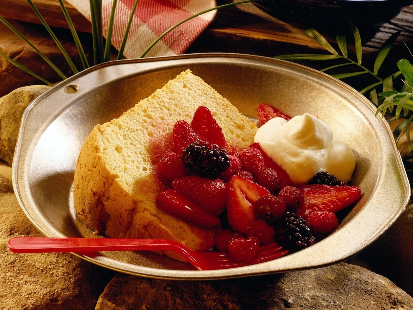 Обои хлеб, ягоды, сливки, десерт, bread, berries, cream, dessert разрешение 1920x1200 Загрузить
