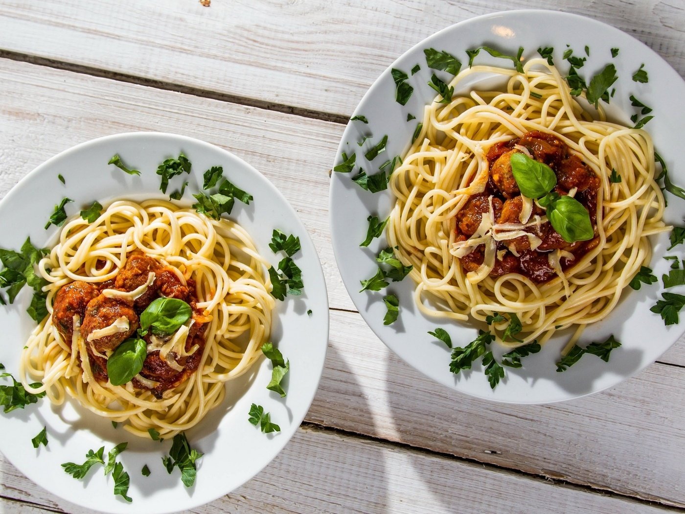 Обои зелень, спагетти, соус, лапша, паста, greens, spaghetti, sauce, noodles, pasta разрешение 2560x1600 Загрузить