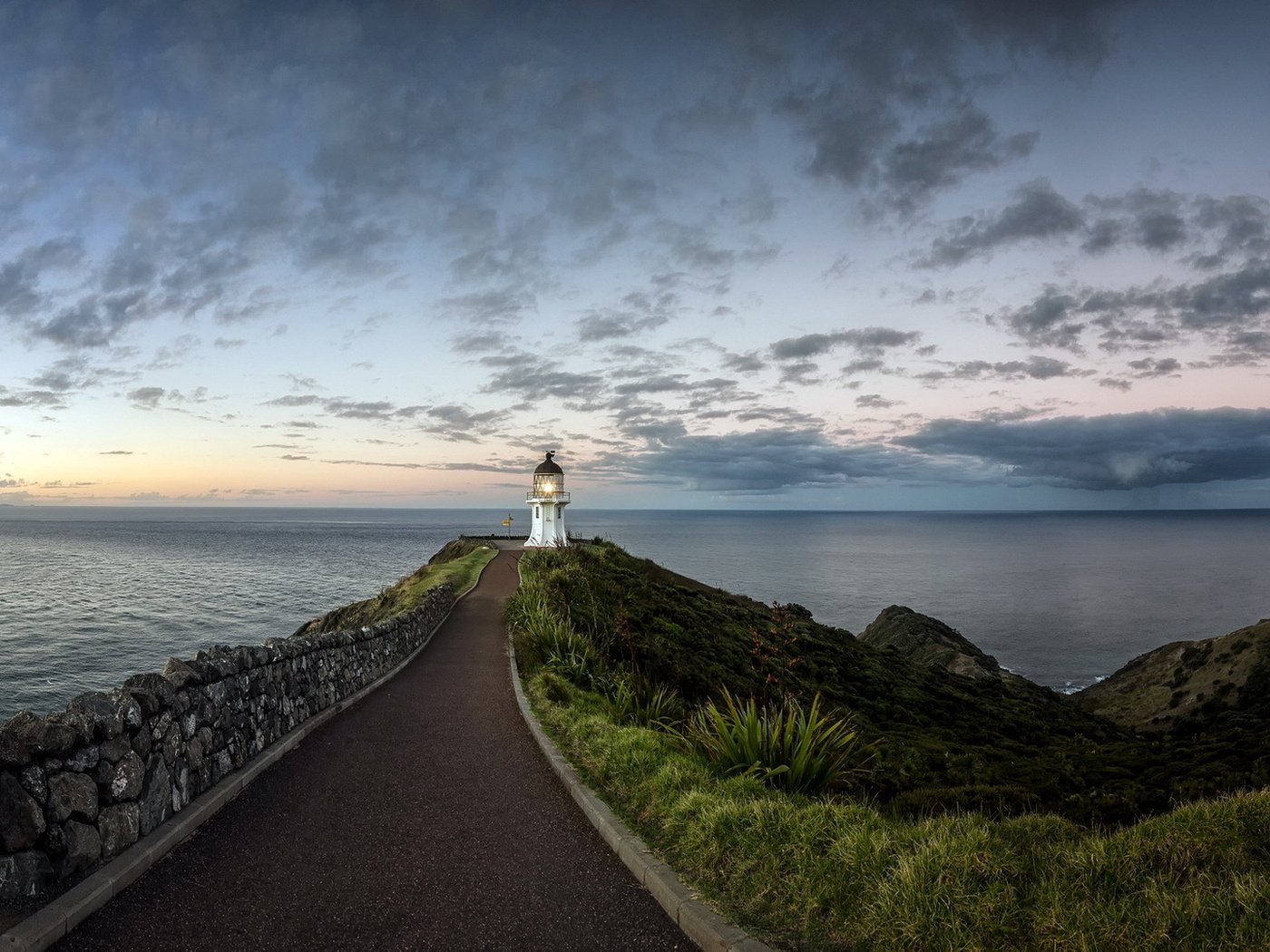 Обои небо, дорога, маяк, горизонт, океан, cape reinga, northland, the sky, road, lighthouse, horizon, the ocean разрешение 1920x1080 Загрузить