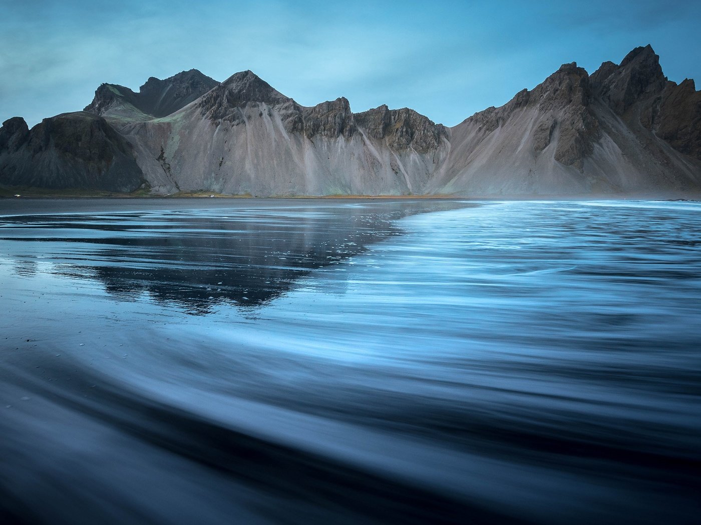 Обои небо, горы, скалы, берег, волны, отражение, море, исландия, the sky, mountains, rocks, shore, wave, reflection, sea, iceland разрешение 3840x2160 Загрузить