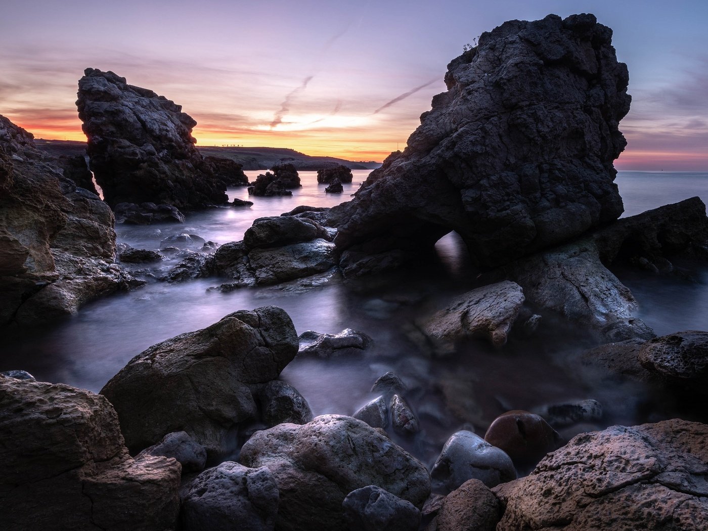 Обои валуны, небо, вечер, скалы, камни, берег, закат, море, скала, boulders, the sky, the evening, rocks, stones, shore, sunset, sea, rock разрешение 3840x2160 Загрузить