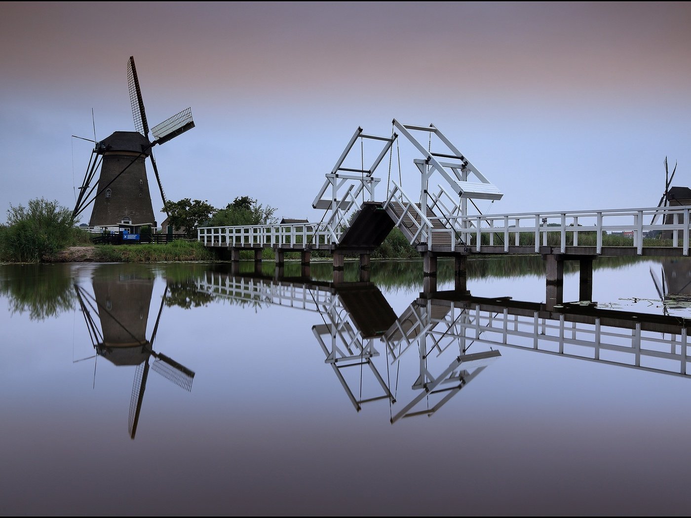 Обои мост, канал, мельница, нидерланды, голландия, киндердейк, bridge, channel, mill, netherlands, holland, kinderdijk разрешение 2048x1368 Загрузить