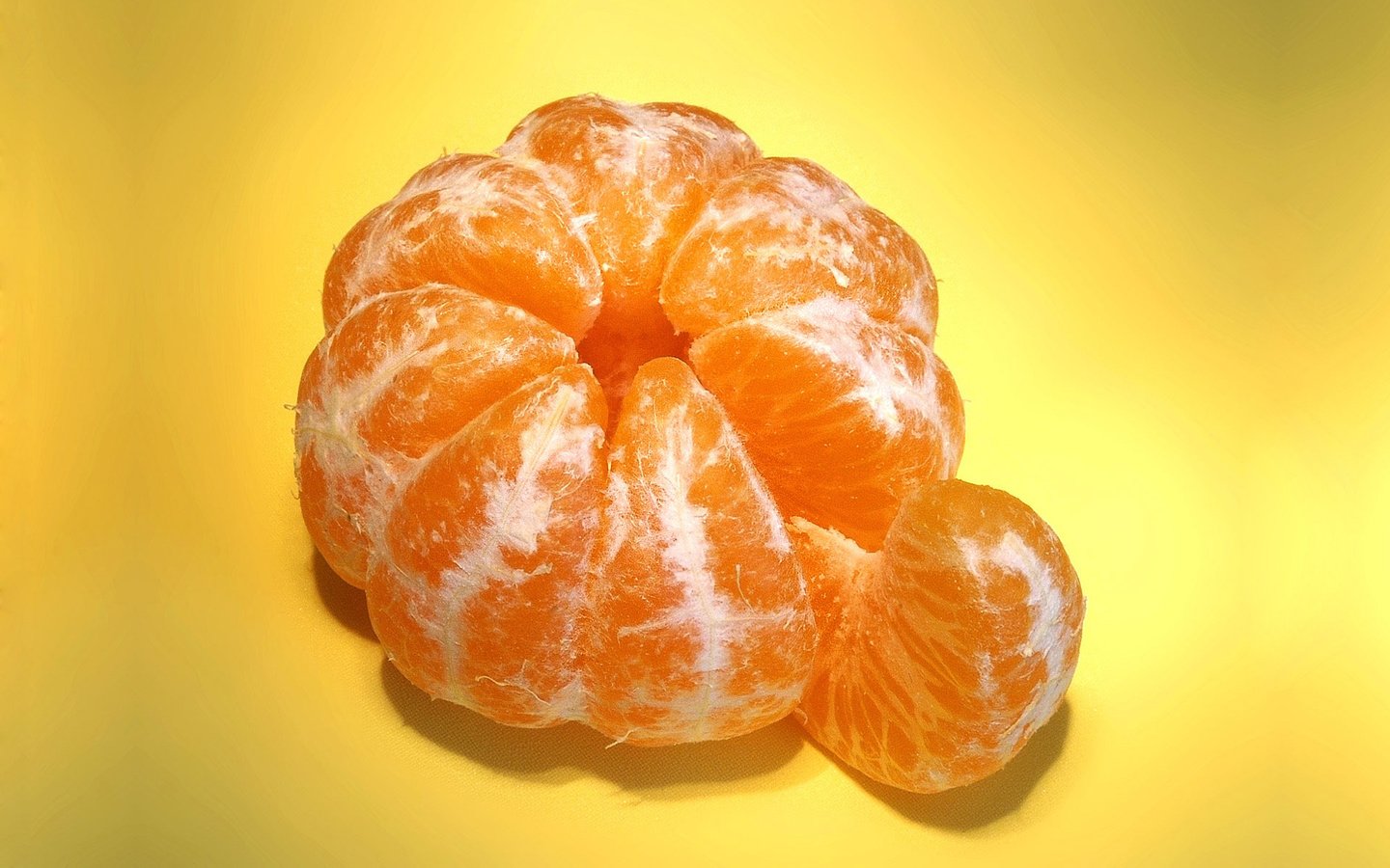 Обои макро, фрукт, мандарин, долька мандарина, macro, fruit, mandarin, a slice of tangerine разрешение 1920x1200 Загрузить