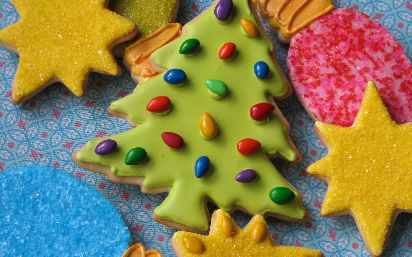 Обои елка, сладости, печенье, выпечка, новогоднее печенье, tree, sweets, cookies, cakes разрешение 1920x1440 Загрузить