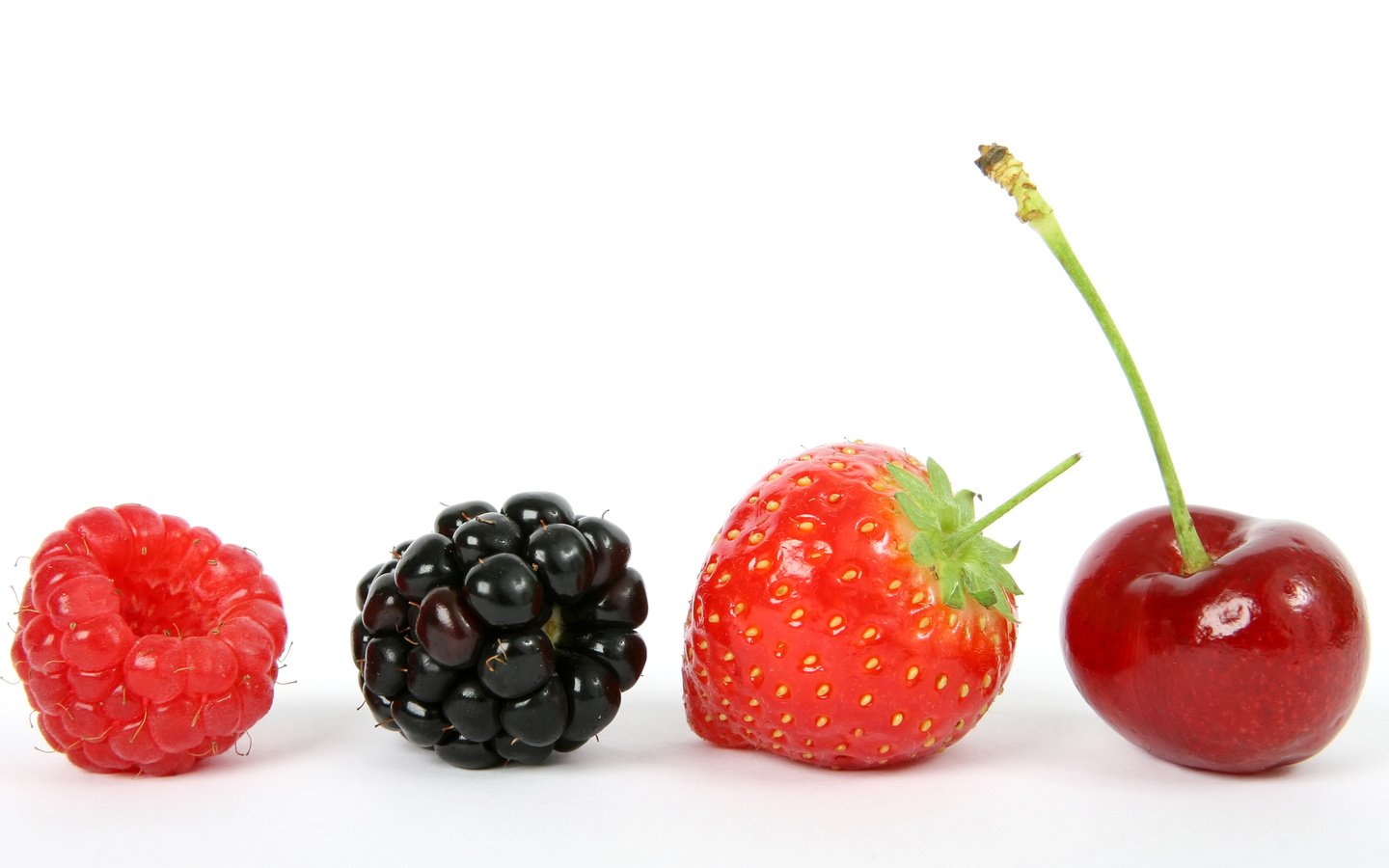 Обои малина, клубника, ягоды, вишня, ежевика, raspberry, strawberry, berries, cherry, blackberry разрешение 3376x2336 Загрузить