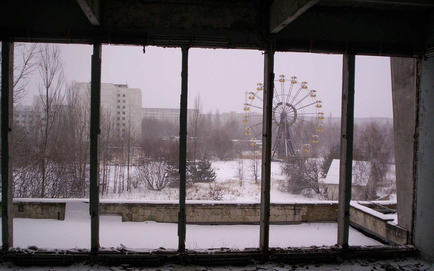 Обои окно, решетка, чернобыль, припять, мертвый город, window, grille, chernobyl, pripyat, dead city разрешение 2080x1544 Загрузить