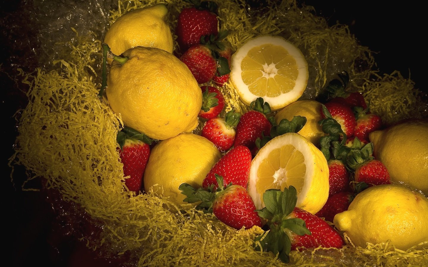Обои фрукты, клубника, ягоды, лимоны, fruit, strawberry, berries, lemons разрешение 2048x1365 Загрузить