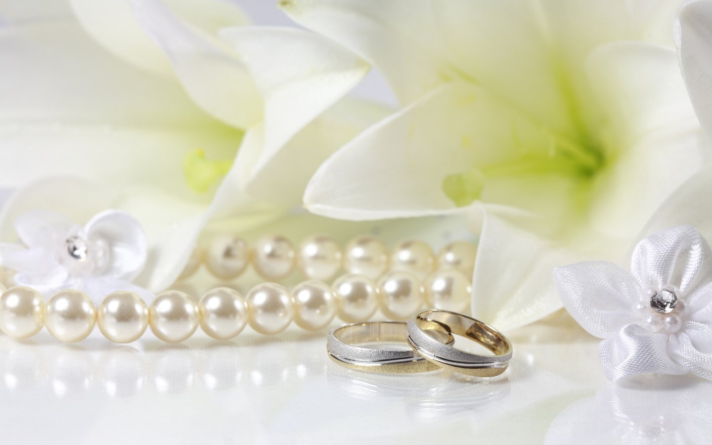 Обои кольца, свадьба, лилии, жемчуг, ring, wedding, lily, pearl разрешение 2560x1600 Загрузить