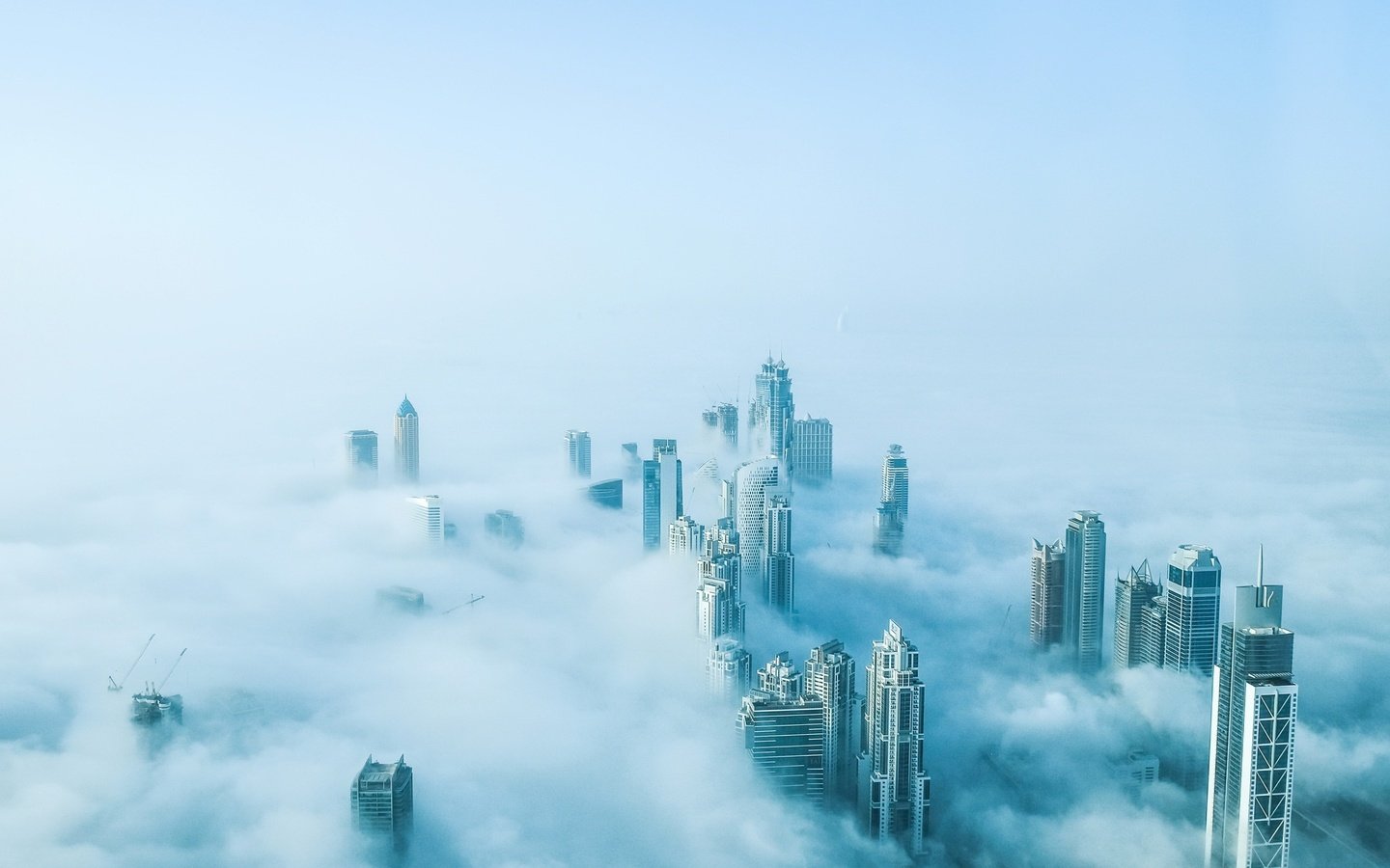 Обои туман, дома, здания, дубаи, оаэ, fog, home, building, dubai, uae разрешение 2048x1301 Загрузить