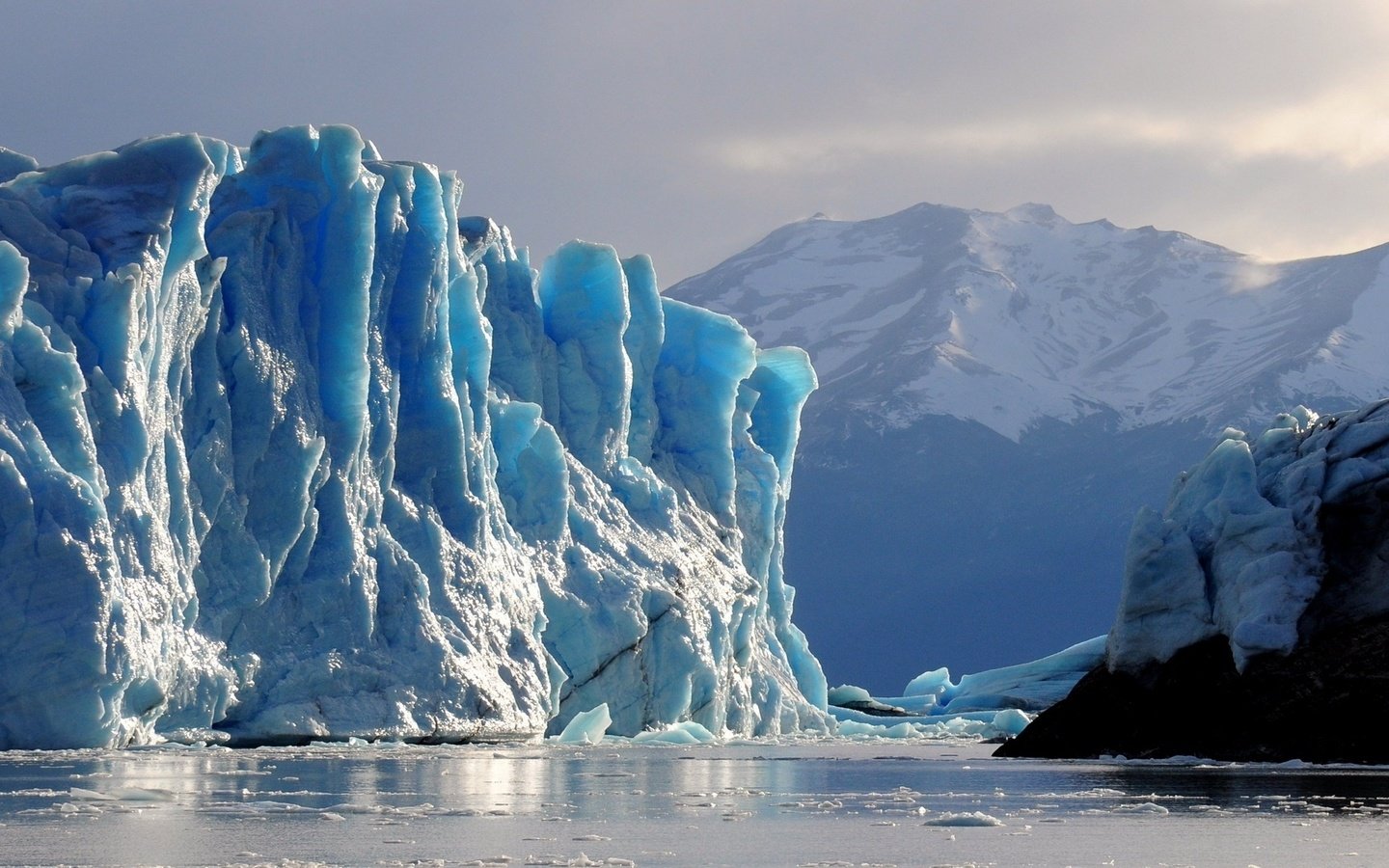 Обои горы, пейзаж, море, айсберг, ледник, аргентина, перито-морено, mountains, landscape, sea, iceberg, glacier, argentina, perito moreno разрешение 1920x1080 Загрузить