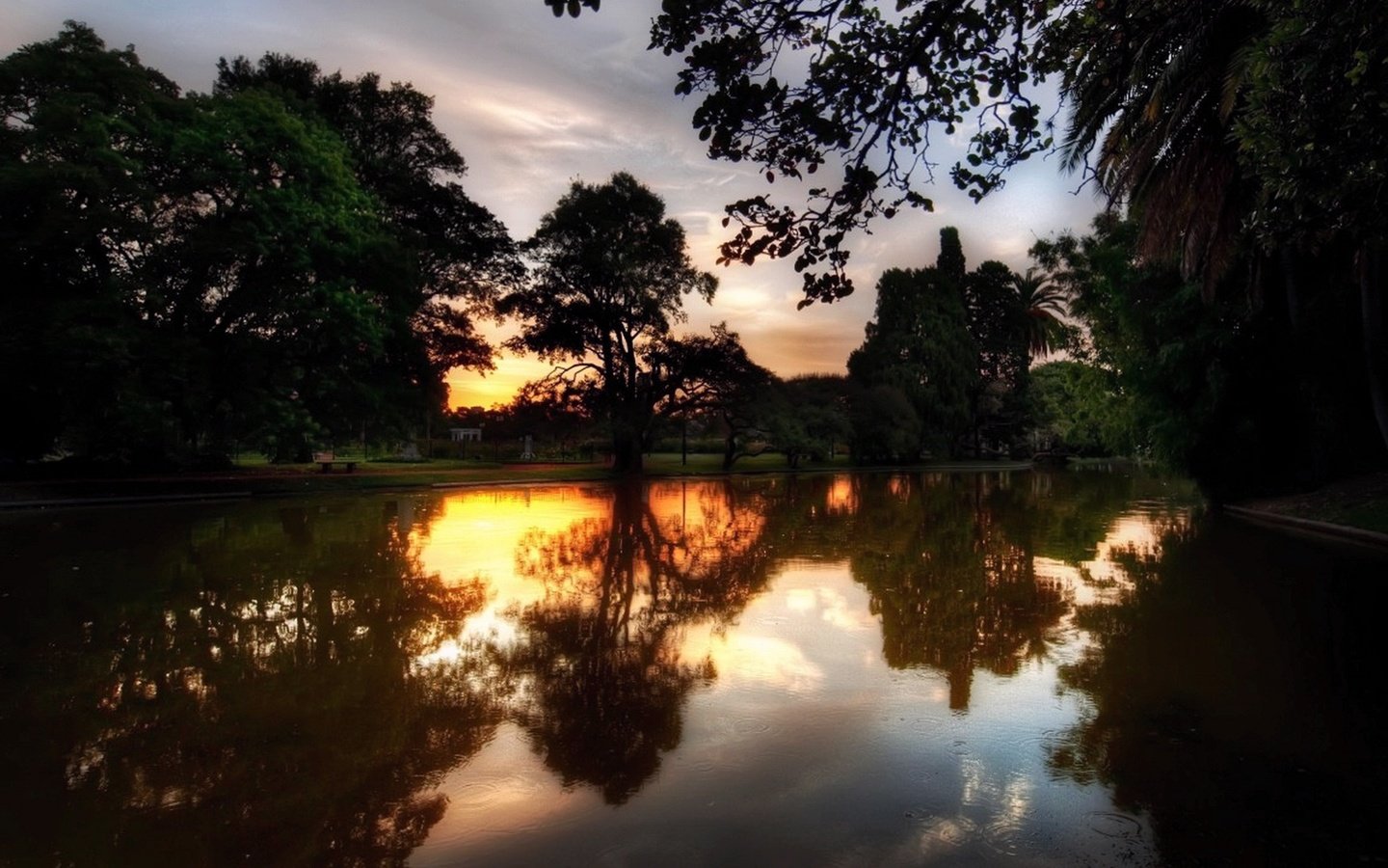 Обои небо, облака, деревья, река, закат, отражение, the sky, clouds, trees, river, sunset, reflection разрешение 1920x1080 Загрузить