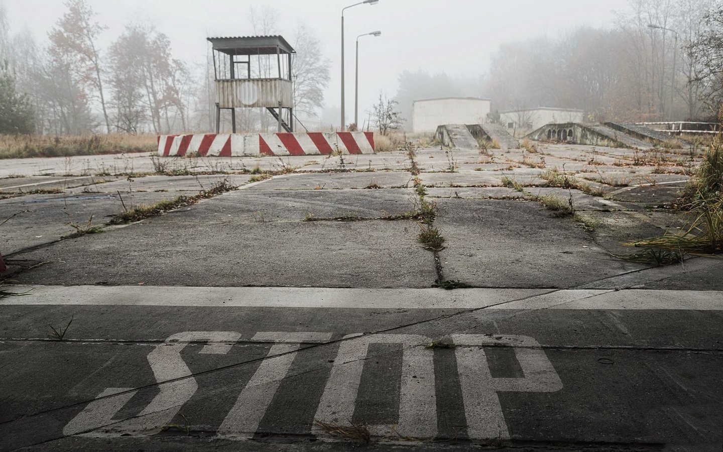 Обои туман, че, за, затоп, место, шлагбаум, непонятно, fog, th, for, stop, place, the barrier, it is not clear разрешение 2048x1365 Загрузить