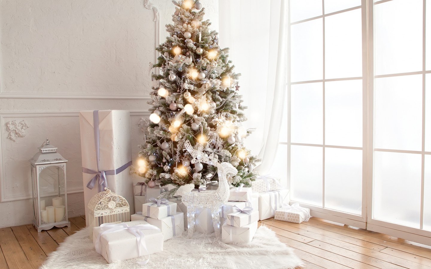 Обои белая, новый год, xmas, елка, дезайн, украшения, счастливого рождества, интерьер, новогодняя елка, подарки, дома, игрушки, рождество, white, new year, tree, design, decoration, merry christmas, interior, christmas tree, gifts, home, toys, christmas разрешение 2112x1188 Загрузить