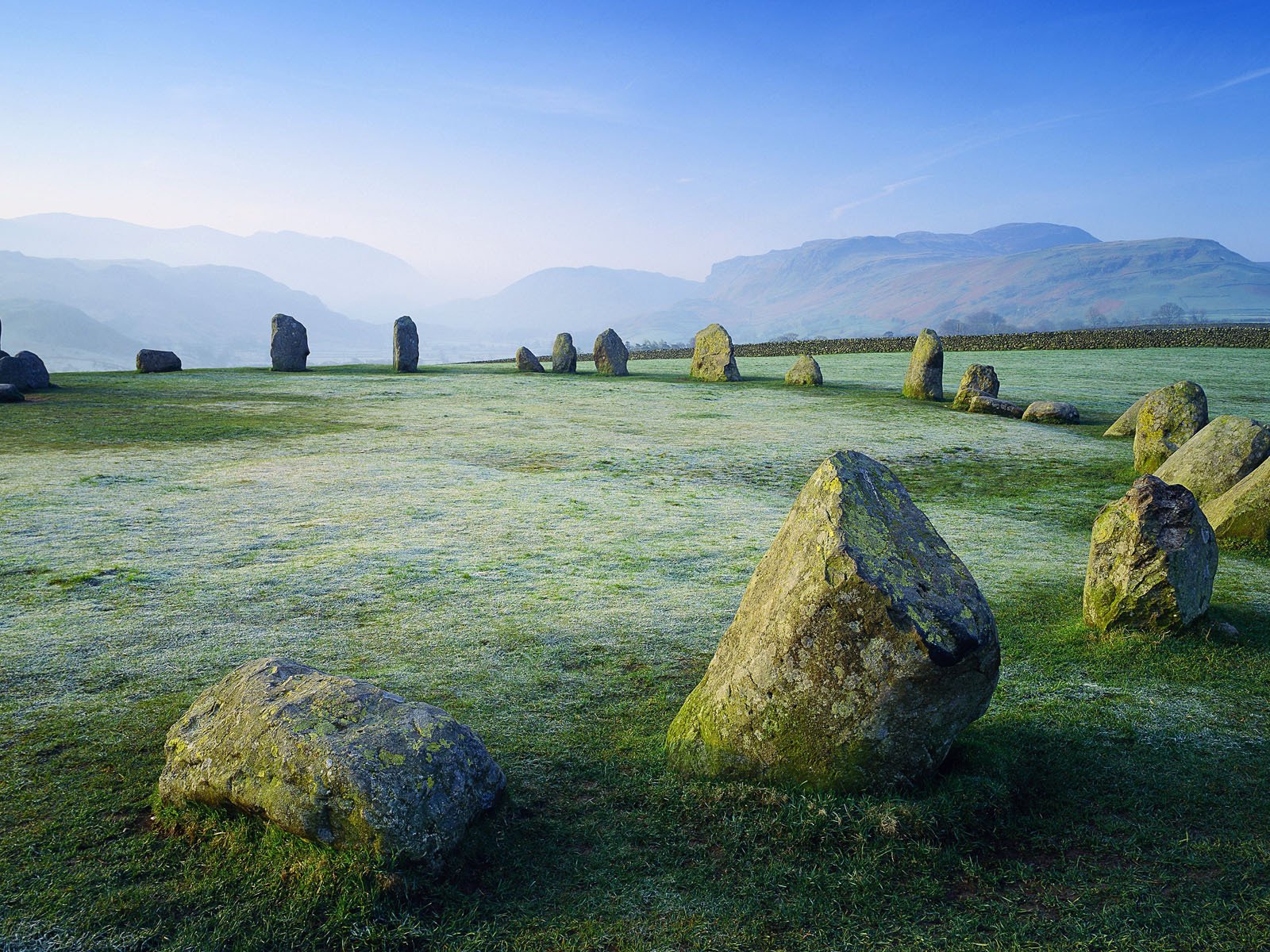 Обои горы, камни, поляна, кромлех, mountains, stones, glade, the cromlech разрешение 1920x1200 Загрузить