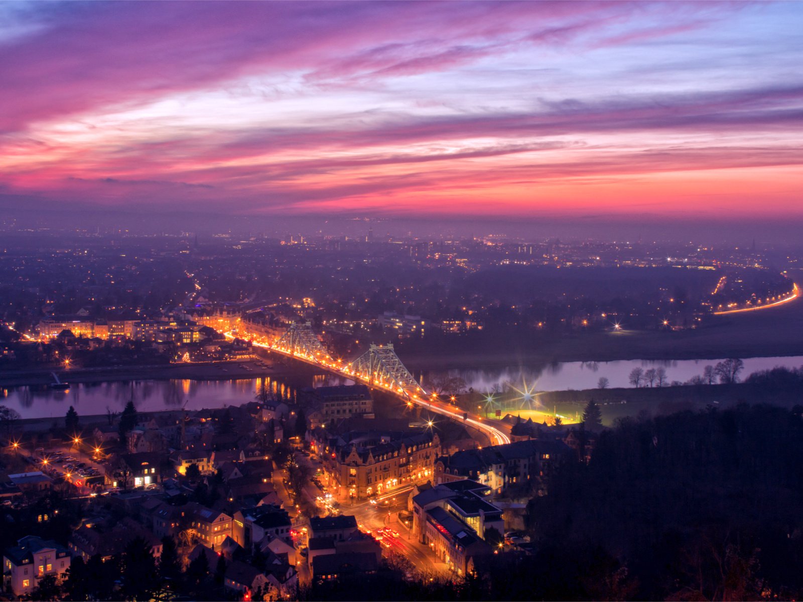 Обои огни, река, мост, вид сверху, подсветка, германия, дрезден, lights, river, bridge, the view from the top, backlight, germany, dresden разрешение 2048x1365 Загрузить