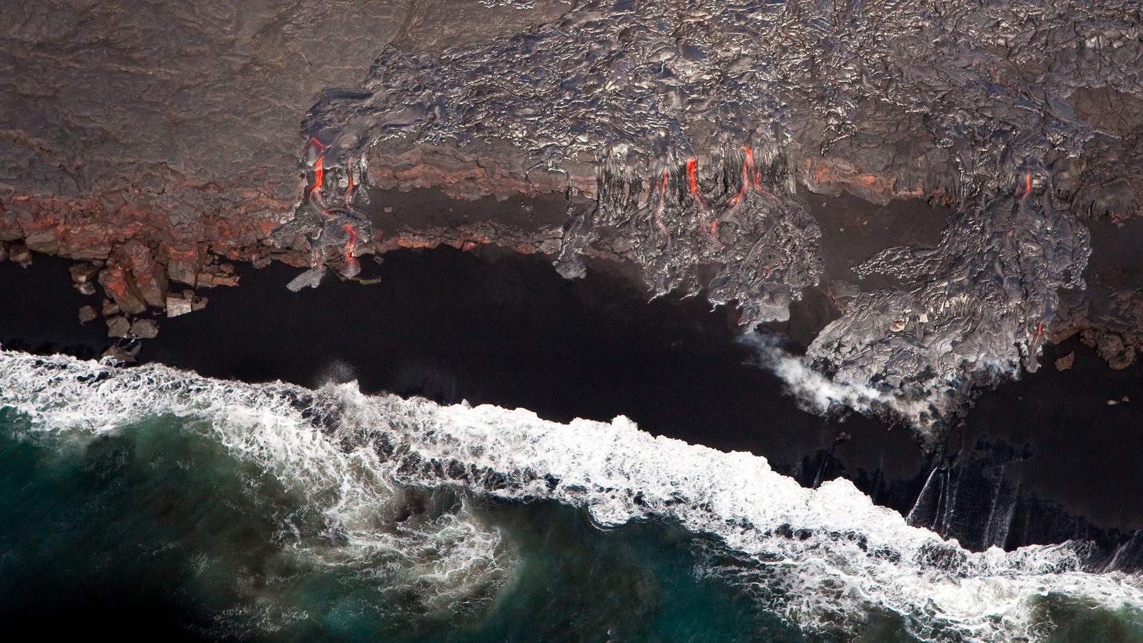 Обои вода, океан, остров, лава, вулкан, гавайи, water, the ocean, island, lava, the volcano, hawaii разрешение 1920x1080 Загрузить